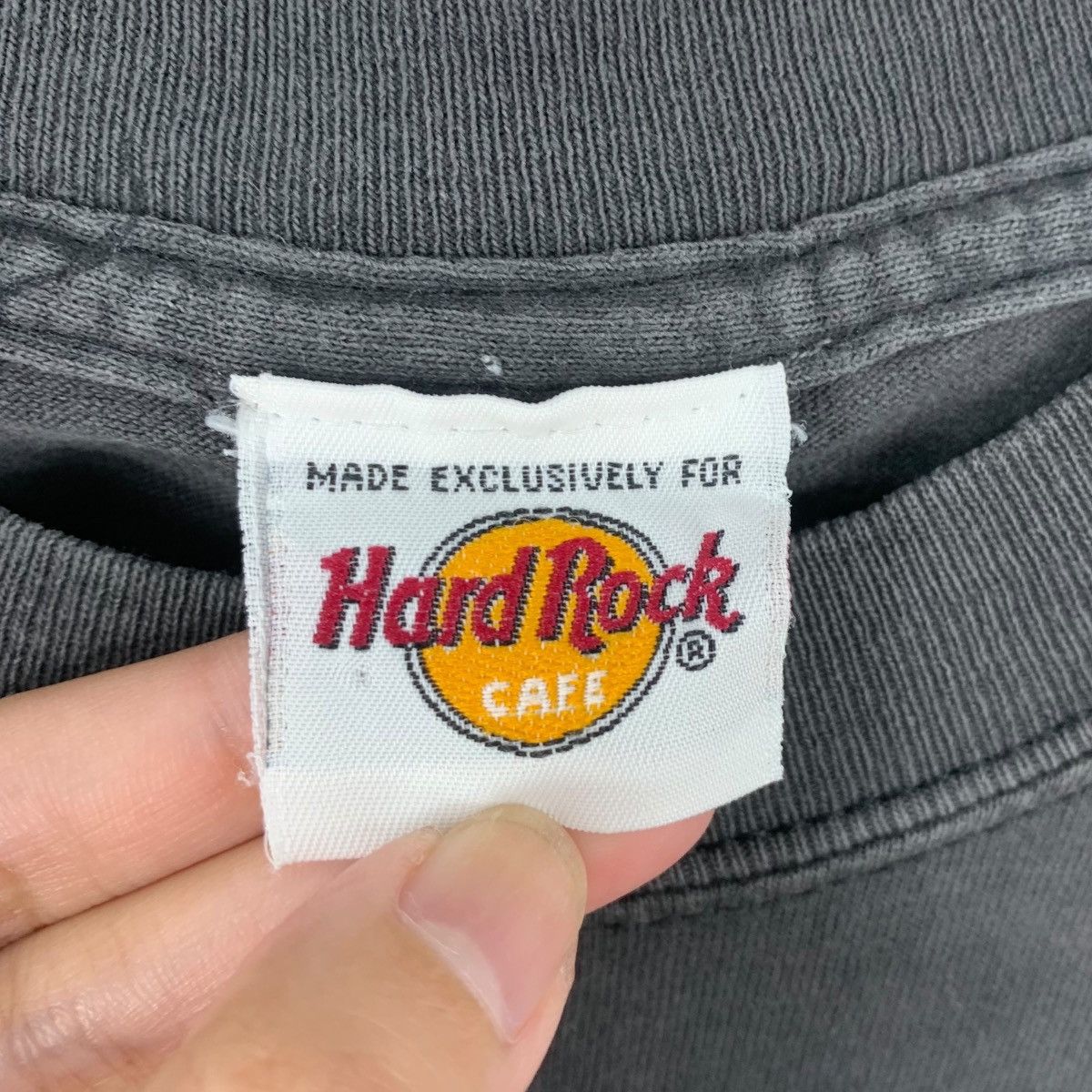 Hard Rock Cafe Vintage HARD ROCK CAFE Honolulu Hawaii Guitar Tee Shirt Size S / US 4 / IT 40 - 6 Thumbnail