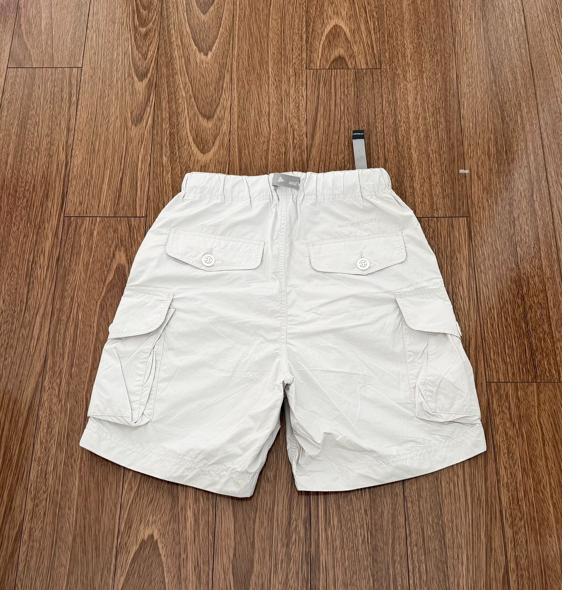And Wander andwander Oversized Cargo Shorts Size US 26 / EU 42 - 2 Thumbnail