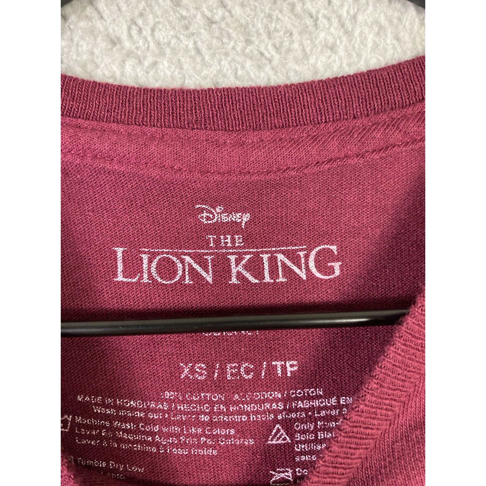 Disney Disney The Lion King Hakuna Matata Maroon Crop Top XS Size XS / US 0-2 / IT 36-38 - 2 Thumbnail