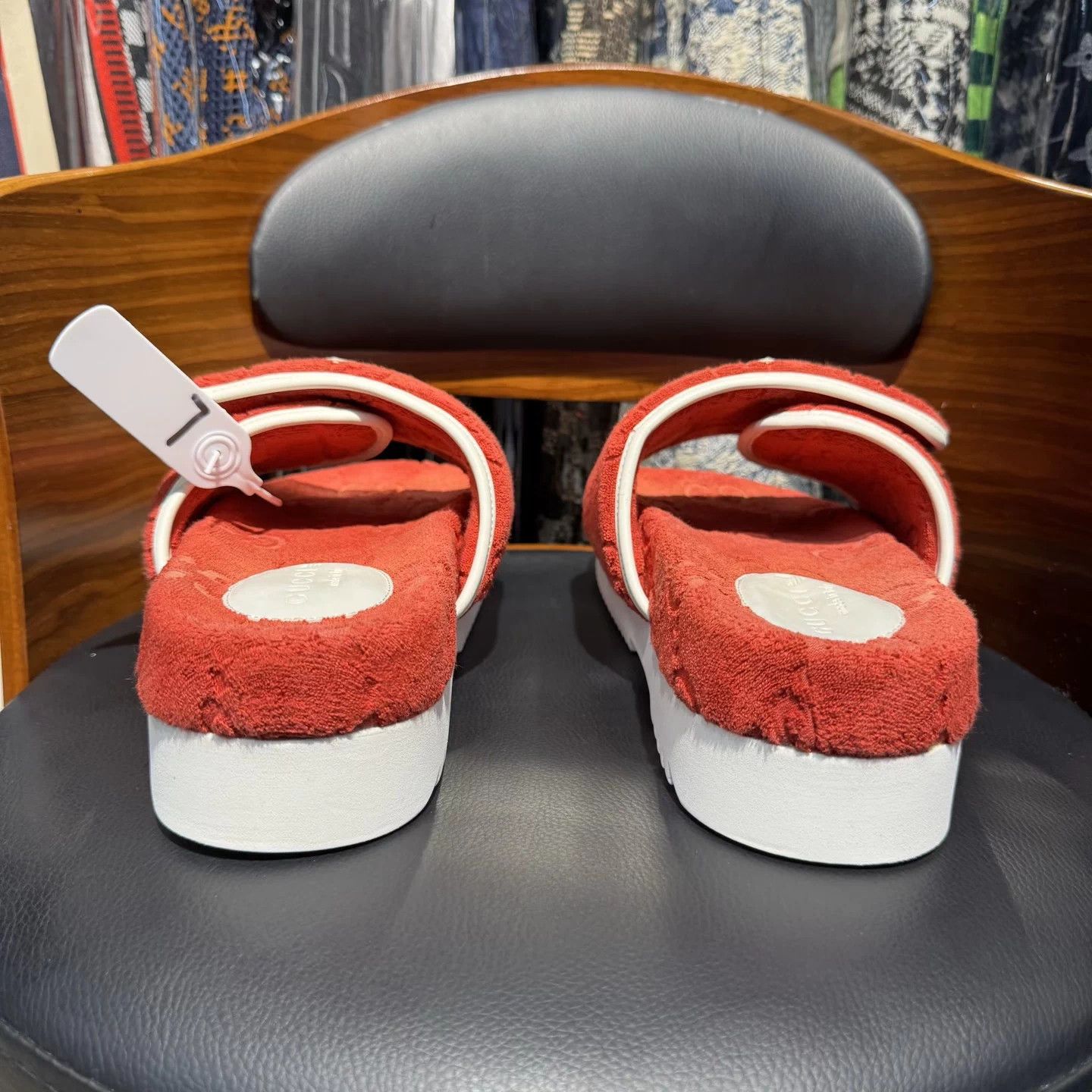 Gucci Gucci x Adidas Slipper Slides White/Red 8/42 Size US 8 / EU 41 - 3 Thumbnail
