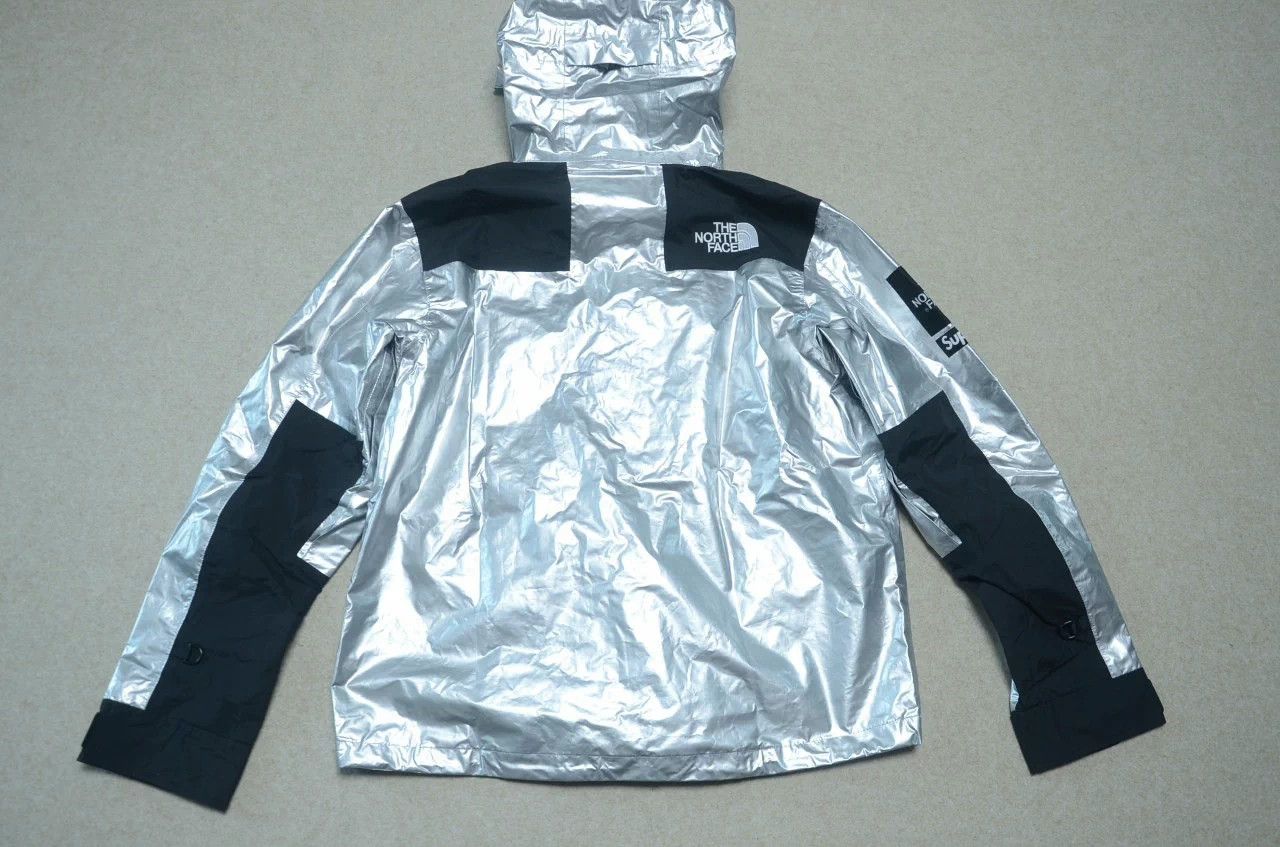 Supreme Supreme × TNF Silver Metallic Shell Jacket Size US S / EU 44-46 / 1 - 5 Thumbnail