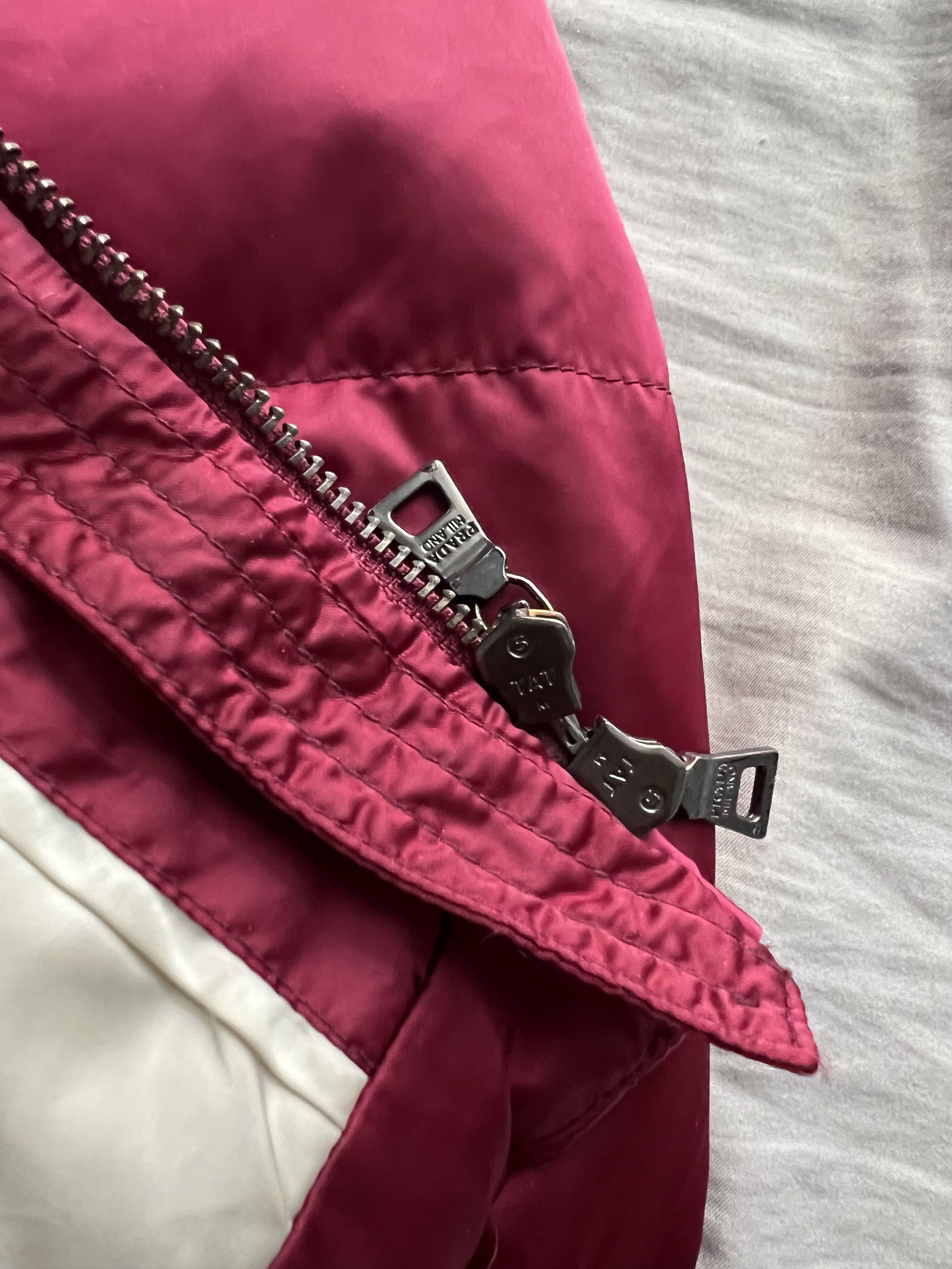 中古PRADA フード付きジャケット バーガンディ size 42 Prada Prada puffer jacket | Grailed