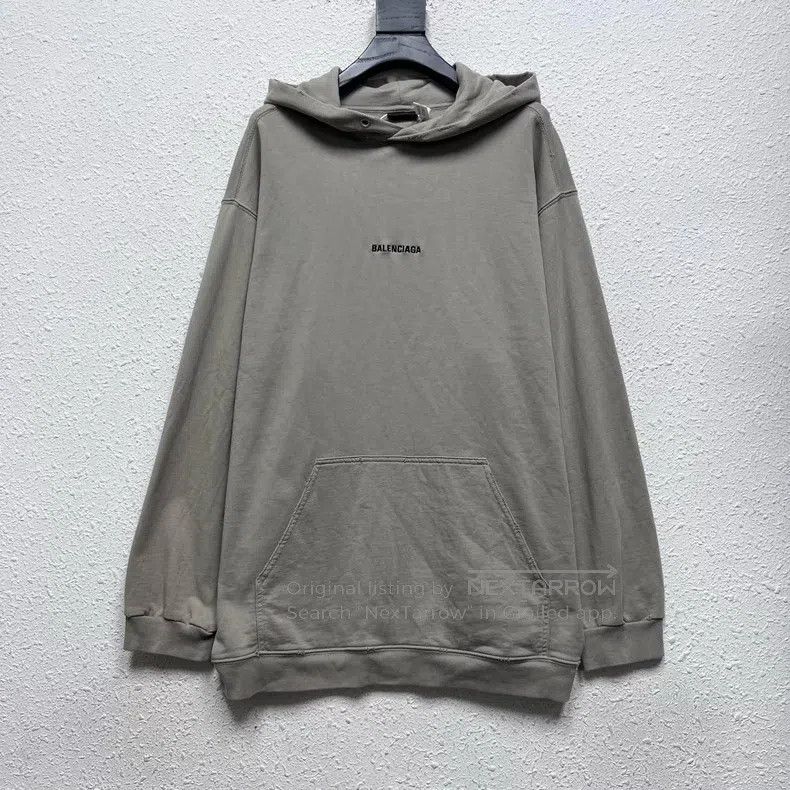 Balenciaga Balenciaga Small LOGO Embroidered Solid Color Sweatshirt Size US S / EU 44-46 / 1 - 1 Thumbnail