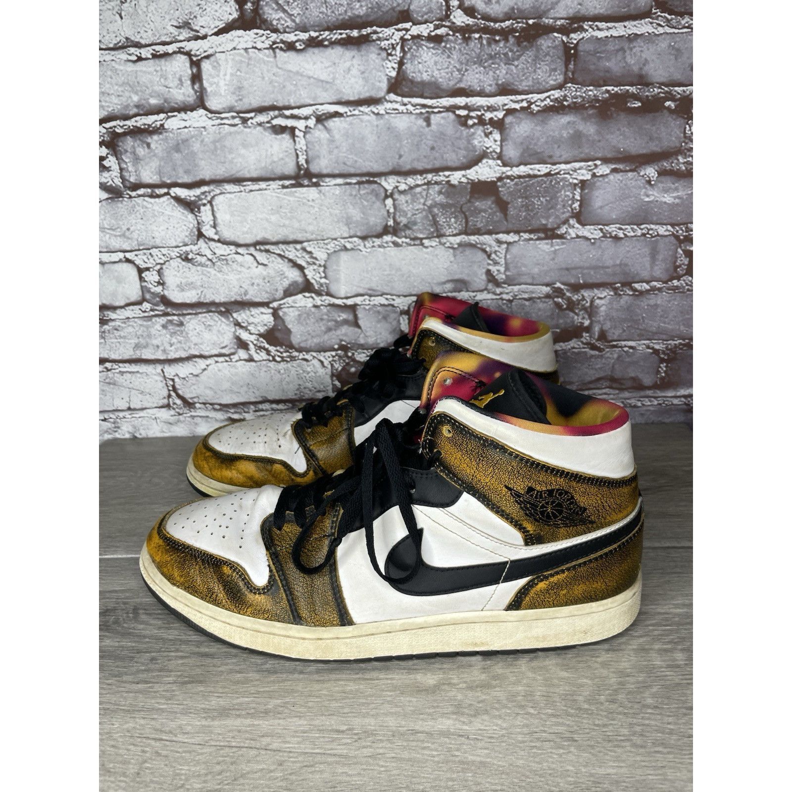 Jordan Brand Air Jordan 1 SE Mid Wear Away Taxi Basketball Shoes Men 13M Size US 13 / EU 46 - 11 Thumbnail