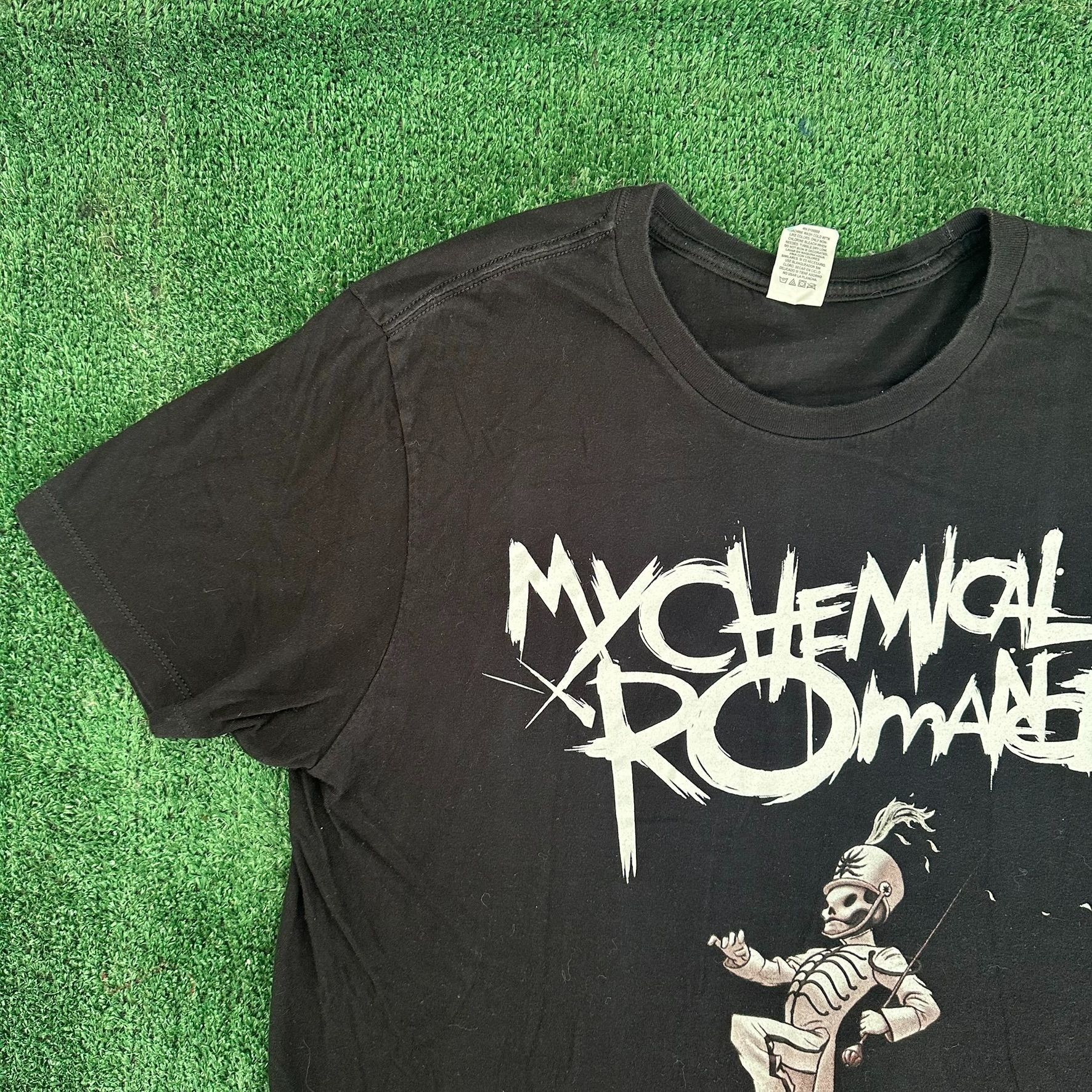 Band Tees Vintage My Chemical Romance T-Shirt The Black Parade Emo Tee Size US L / EU 52-54 / 3 - 2 Thumbnail