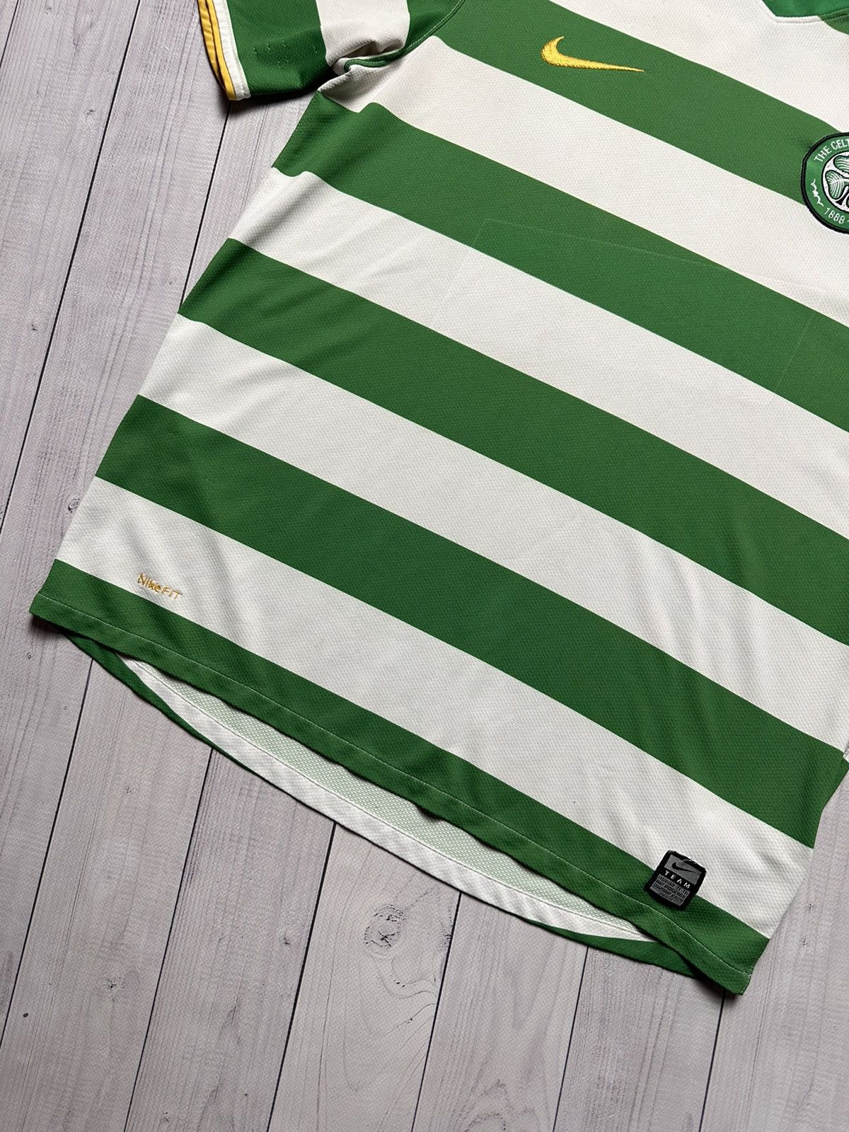 Nike × Vintage Vintage Nike Celtic soccer jersey size M Striped Size US M / EU 48-50 / 2 - 3 Thumbnail