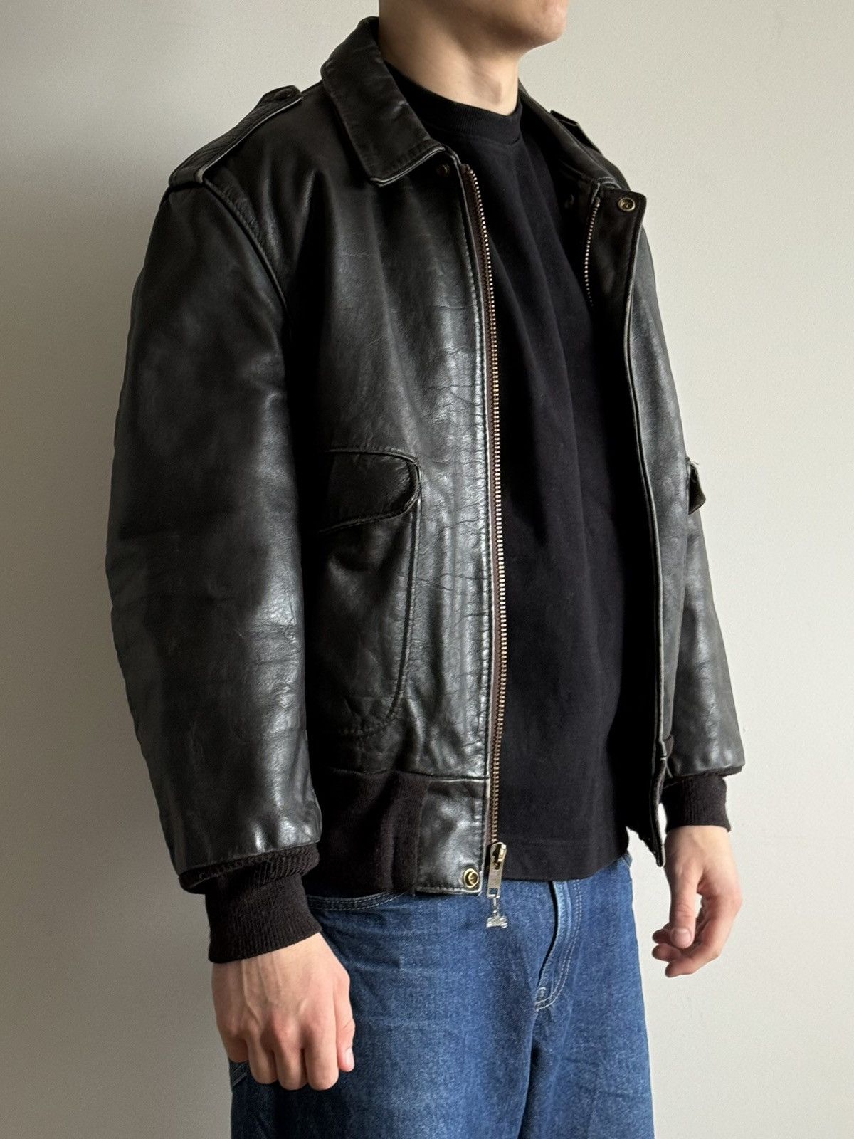 Schott Vintage Schott Black Heavyweight Leather A-2 Bomber Jacket Size US L / EU 52-54 / 3 - 2 Thumbnail