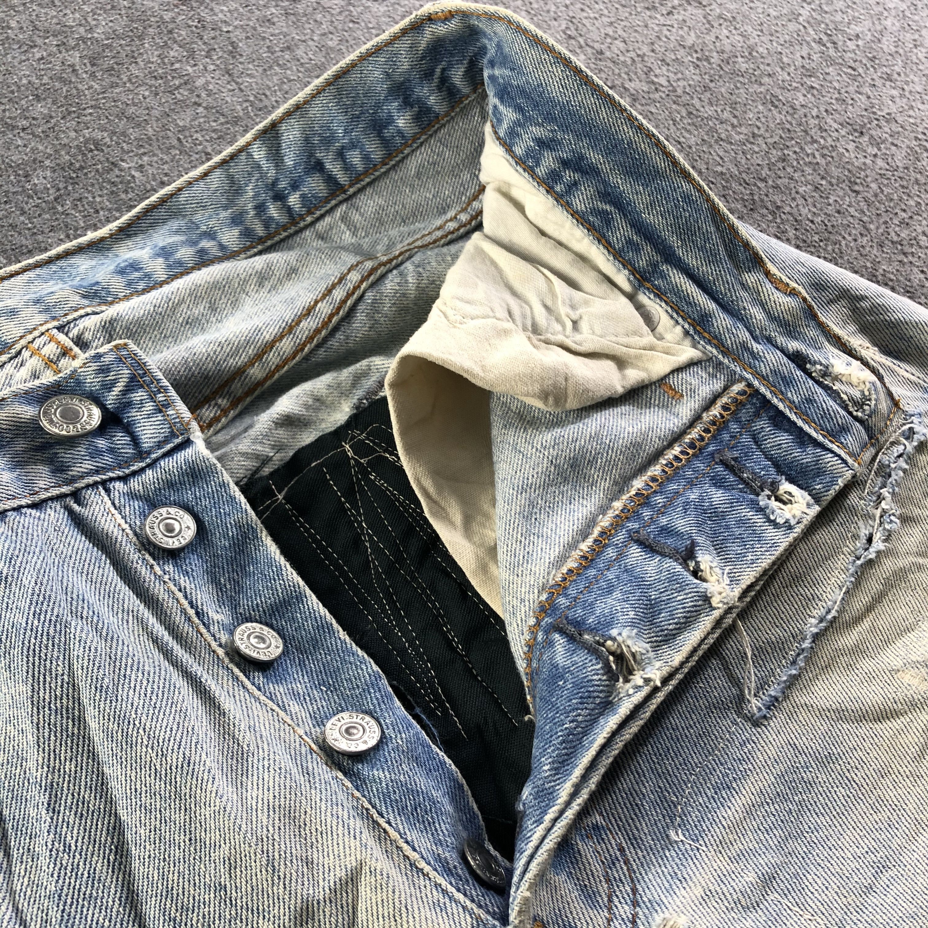 Levi's 90s Vintage Light Wash Levis 501 Jeans-J3629 Size US 29 - 9 Thumbnail