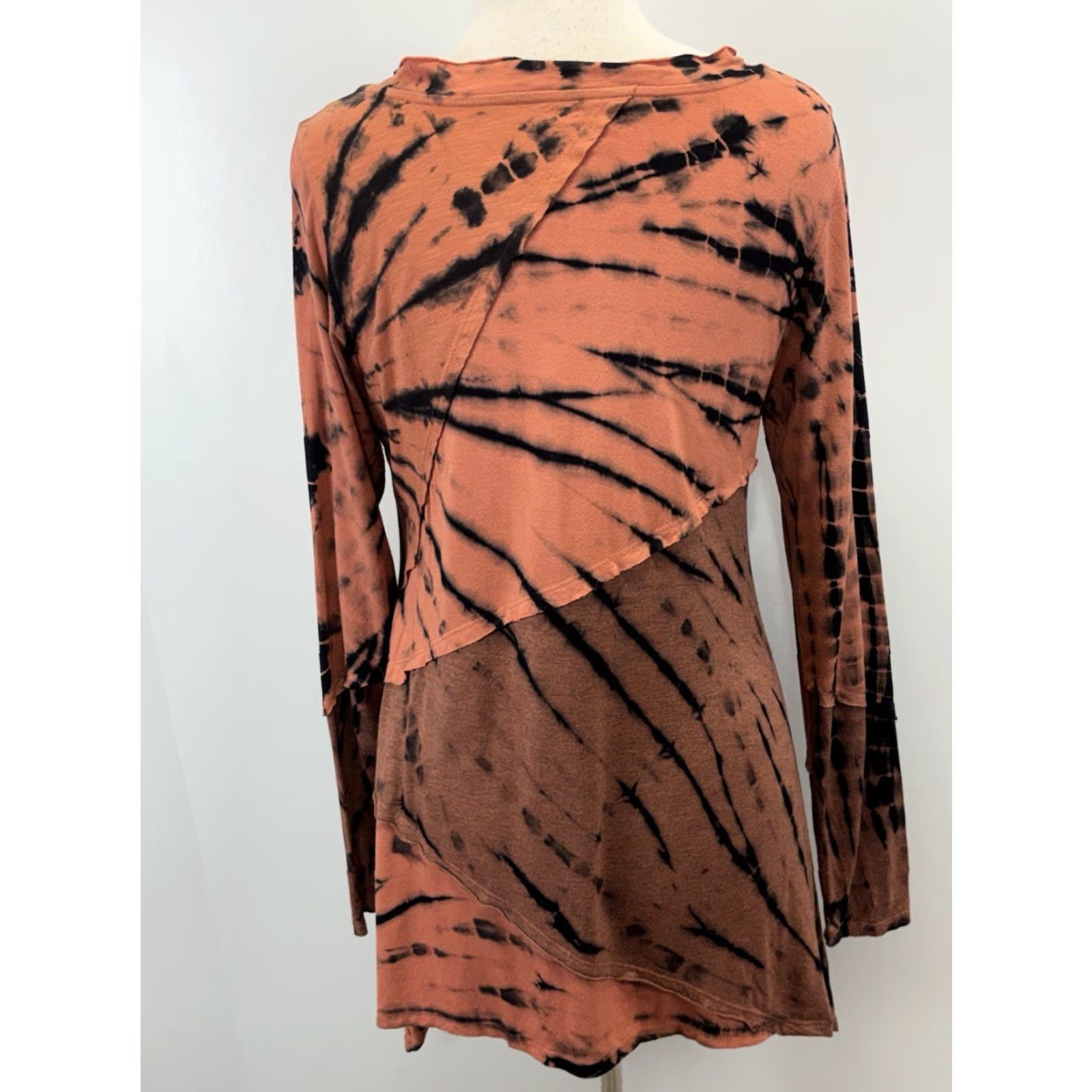 Soft Surroundings Soft Surroundings Tie Dye Tunic Top Shirt Women’s M Orange Bohemian Hippie Long Sleeve Pullover Casual Rayon Blend Asymmetric Hem Size M / US 6-8 / IT 42-44 - 3 Thumbnail