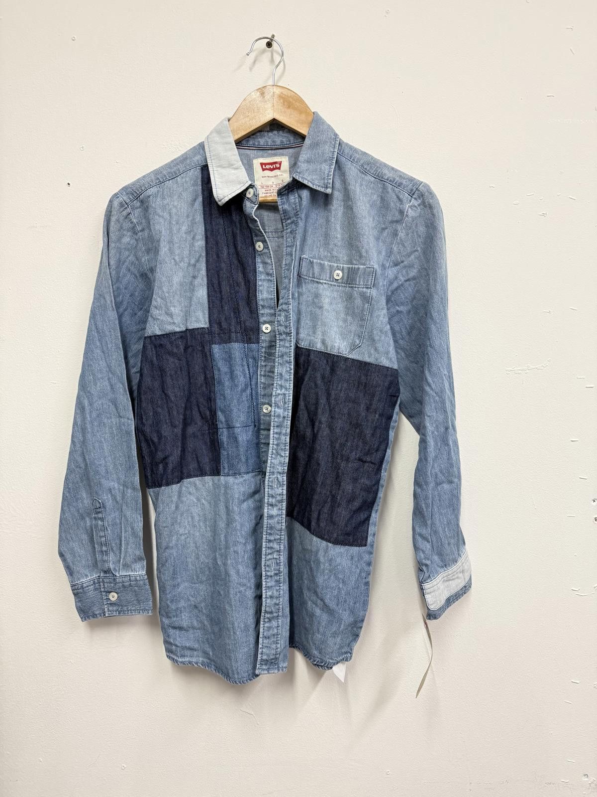 Levi's Levi's Patchwork Denim Casual Shirt Size ONE SIZE - 1 Thumbnail