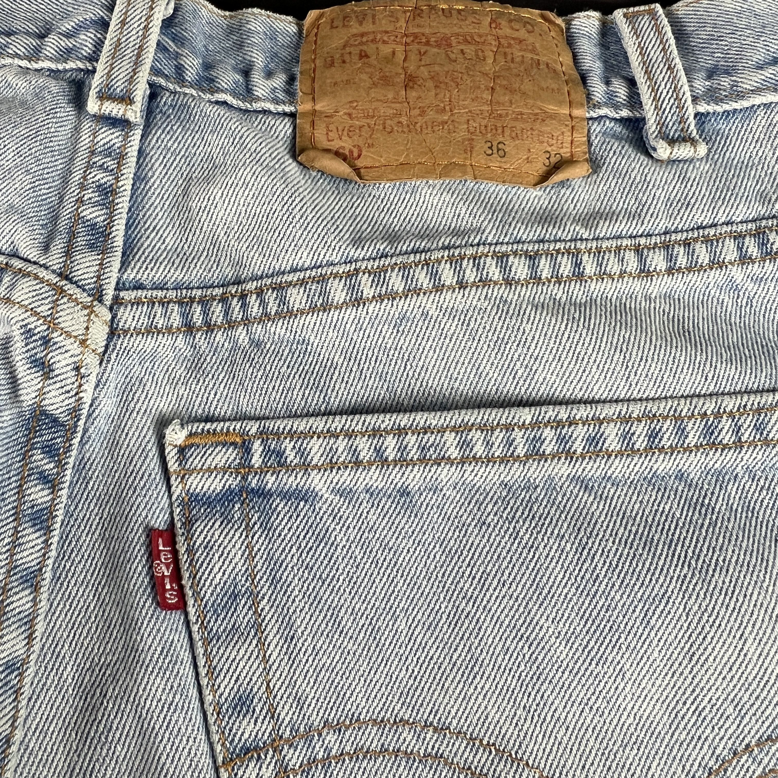 Levi's × Vintage Y2K Levi's Jeans 560 Loose Tapered Light Blue Faded Denim Size US 35 - 13 Thumbnail