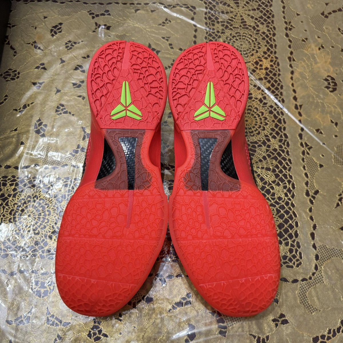 Nike retro protro kobe reverse grinch Size US 15 / EU 48 - 9 Thumbnail