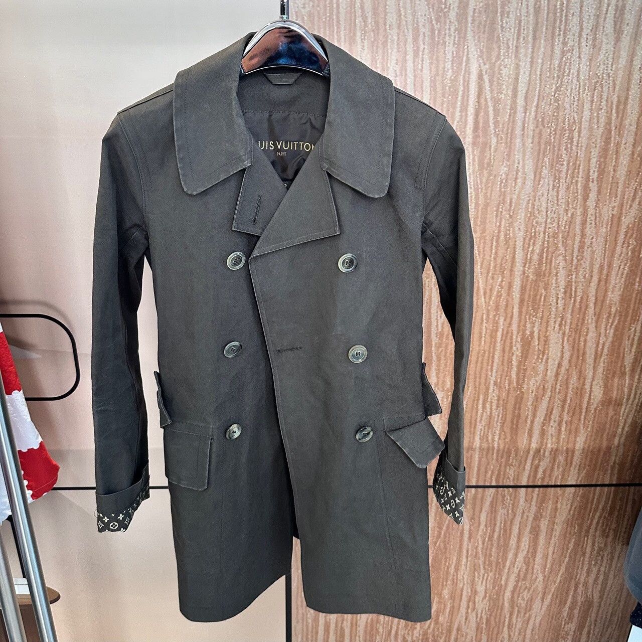 Louis Vuitton Louis Vuitton Coat XS Women Size XS / US 0-2 / IT 36-38 - 1 Thumbnail