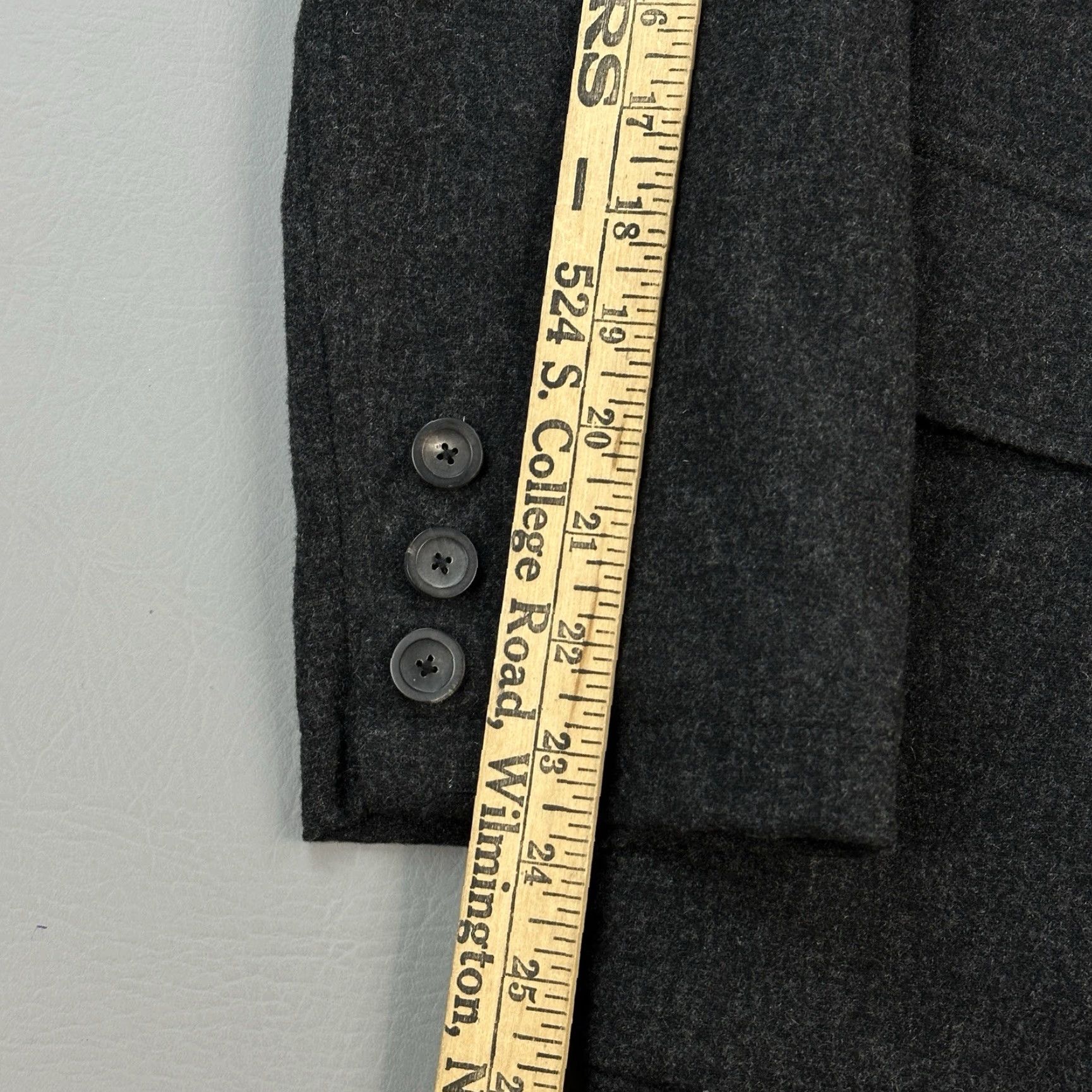 Emporio Armani VINTAGE Emporio Armani Blazer Mens 46 Wool Charcoal Gray Made in Italy Size 46R - 5 Thumbnail