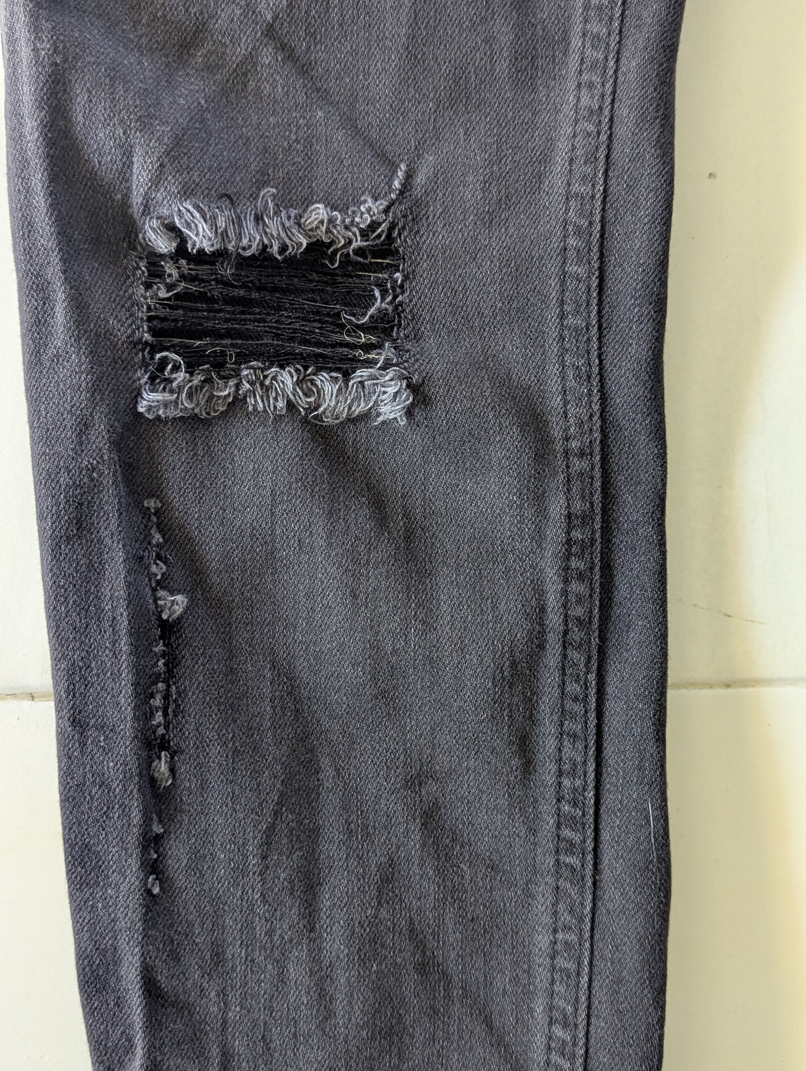Rag & Bone Rag & Bone Black Distressed Skinny Jeans Size 27 Size 27" / US 4 / IT 40 - 9 Thumbnail