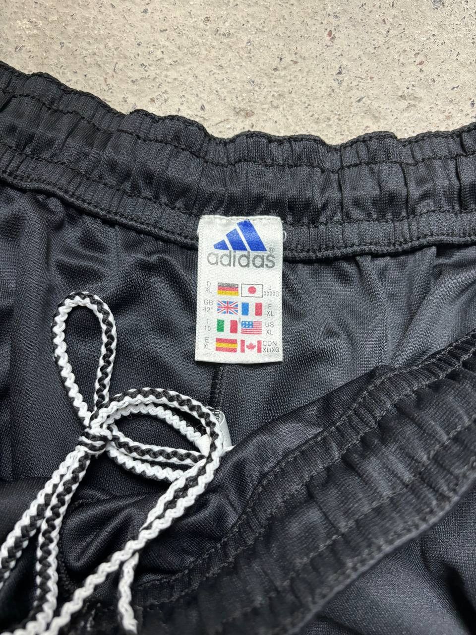 Adidas × Vintage Vintage Y2K Adidas Tierro Equipment Football Stripes Shorts Size US 36 / EU 52 - 3 Thumbnail
