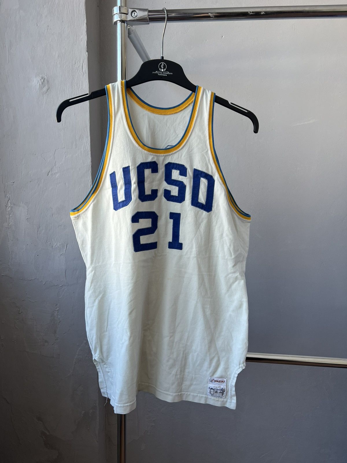 Vintage RARE! 70’S NCAA UCSD SAN DIEGO #21 SPARTAN BASKETBALLJERSEY Size US S / EU 44-46 / 1 - 3 Thumbnail