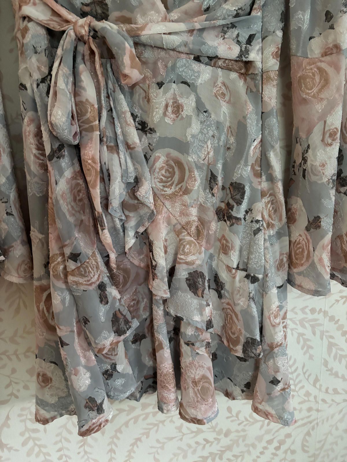 NBDN Nobrandedon NWOT Bell Sleeve Rosy Floral Faux Wrap Dress Size L / US 10 / IT 46 - 3 Thumbnail