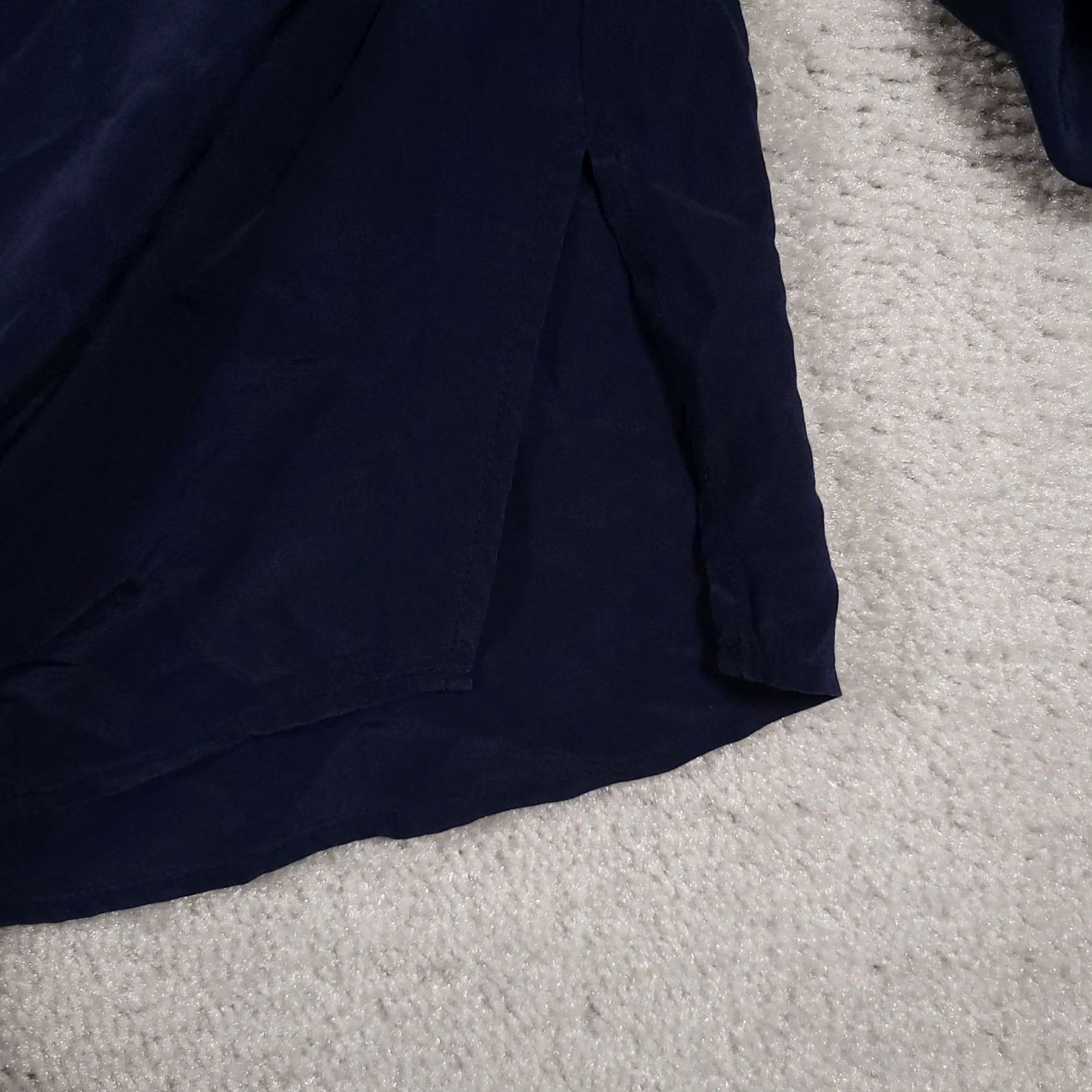 White House Black Market VINTAGE White House Black Market Tunic Womens 2 Navy Blue Silk Embellished V-Neck Blouse Top Size XS / US 0-2 / IT 36-38 - 7 Thumbnail