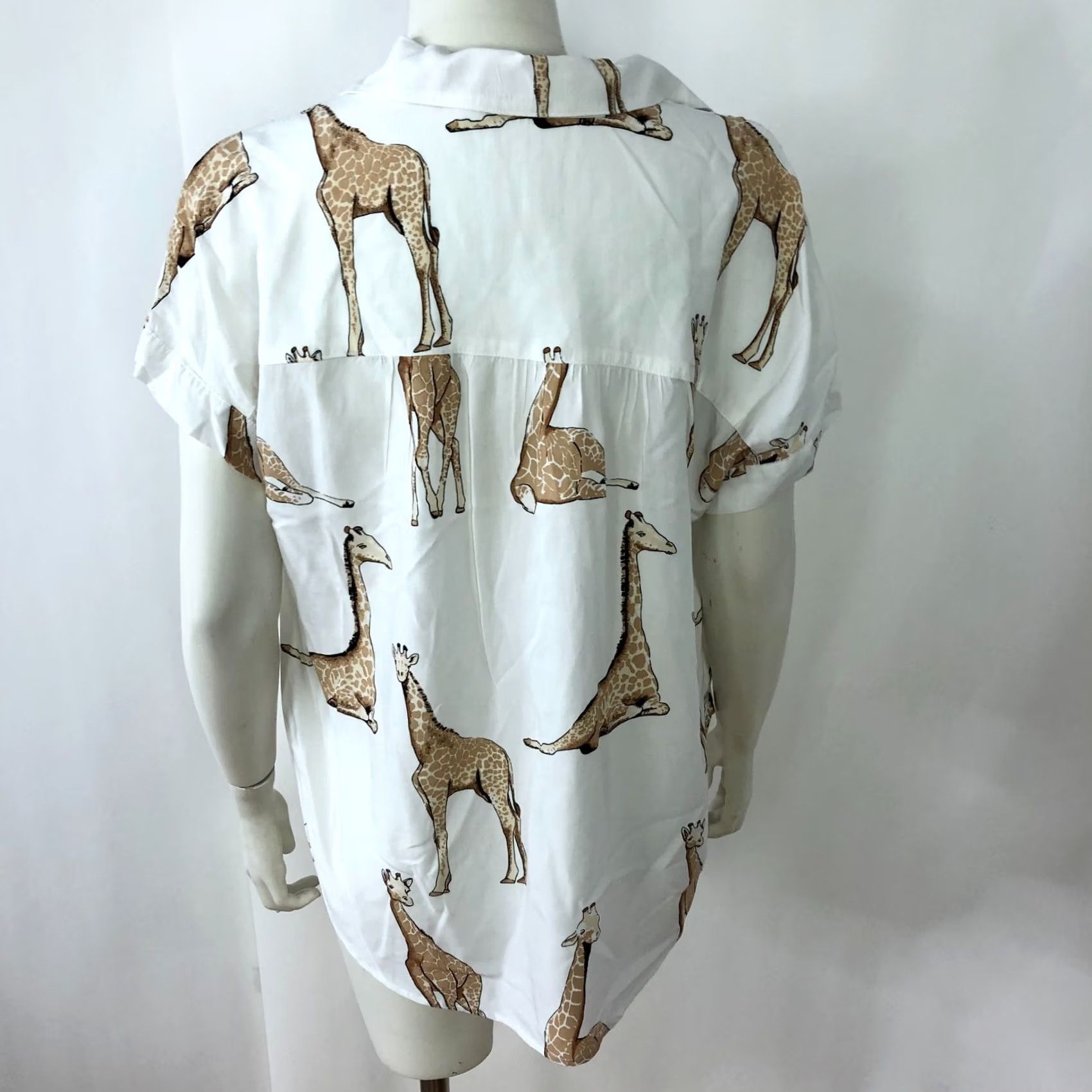 Anthropologie Jane And Delancey Anthropologie Shirt Small White Giraffe Rayon Button SS MINT Size S / US 4 / IT 40 - 3 Thumbnail
