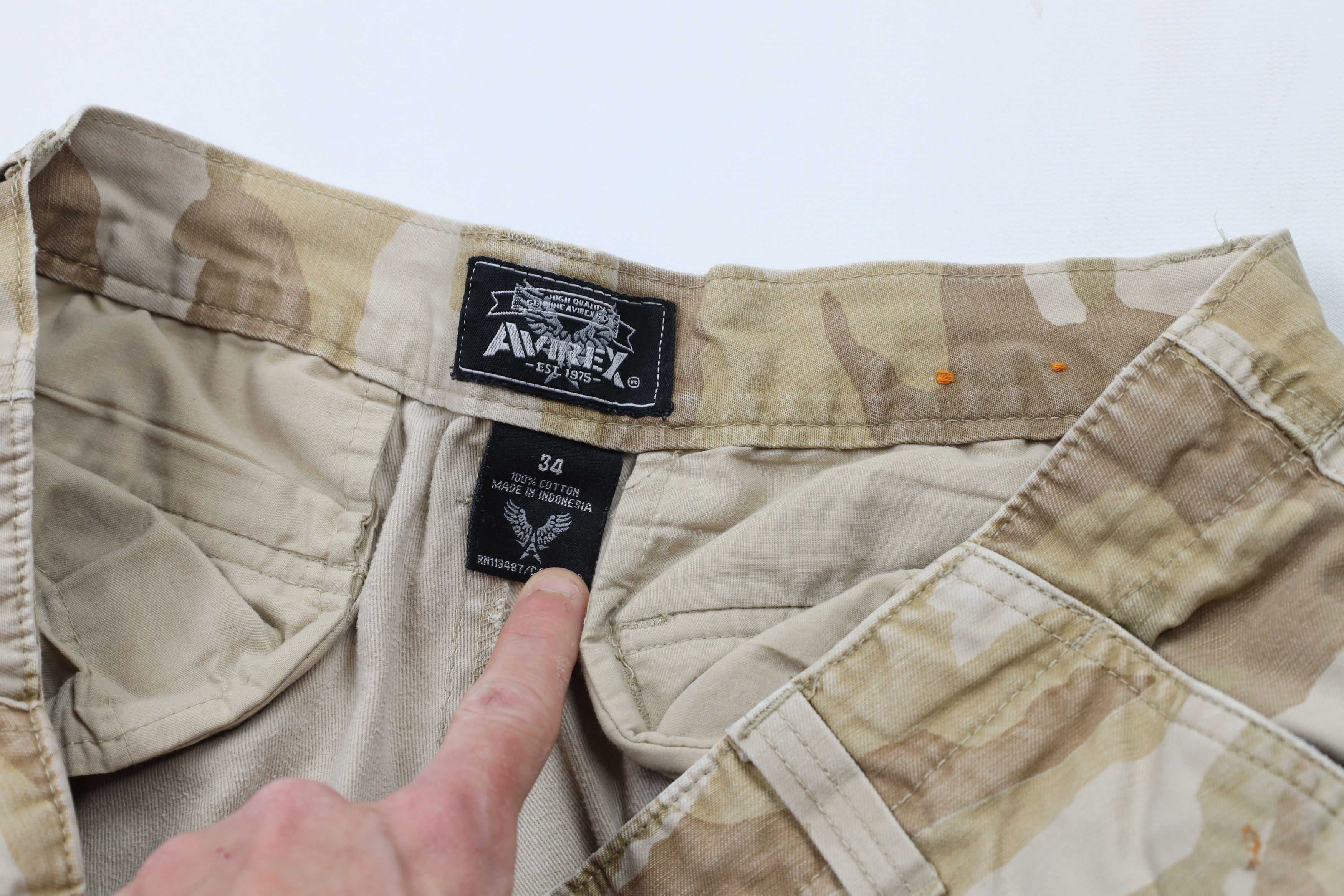 Avirex × Vintage Vintage Avirex Heavyweight Military Camouflage Cargo Shorts Size US 34 / EU 50 - 9 Thumbnail