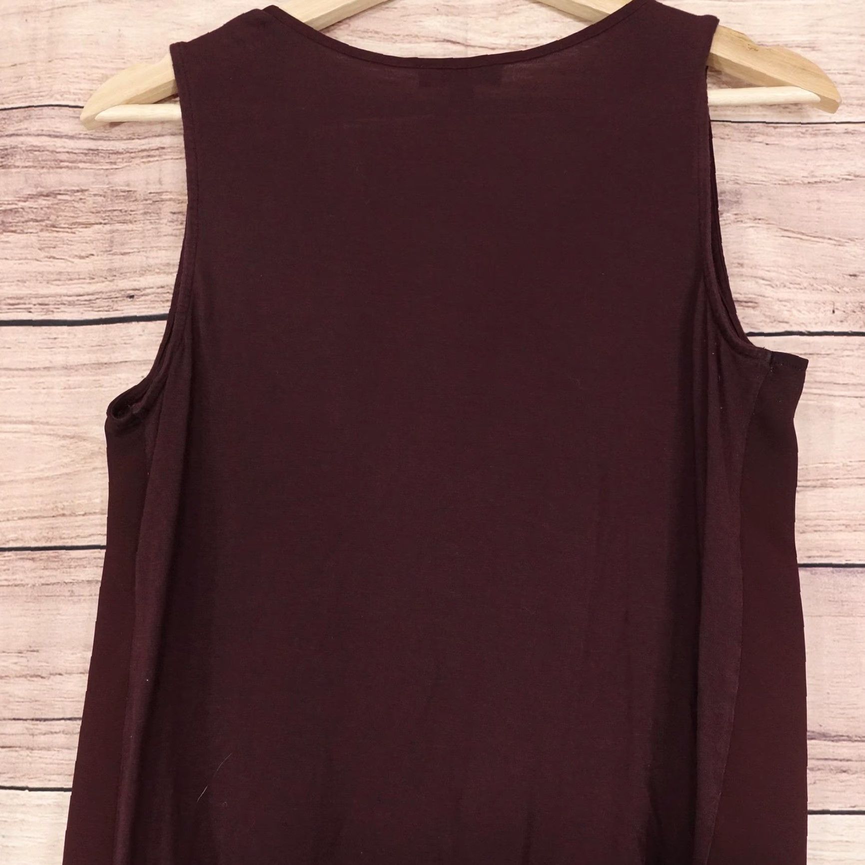 Express Express Sleeveless Blouse Womens Medium Burgundy V-Neck High Low Top Career Chic Size M / US 6-8 / IT 42-44 - 5 Thumbnail