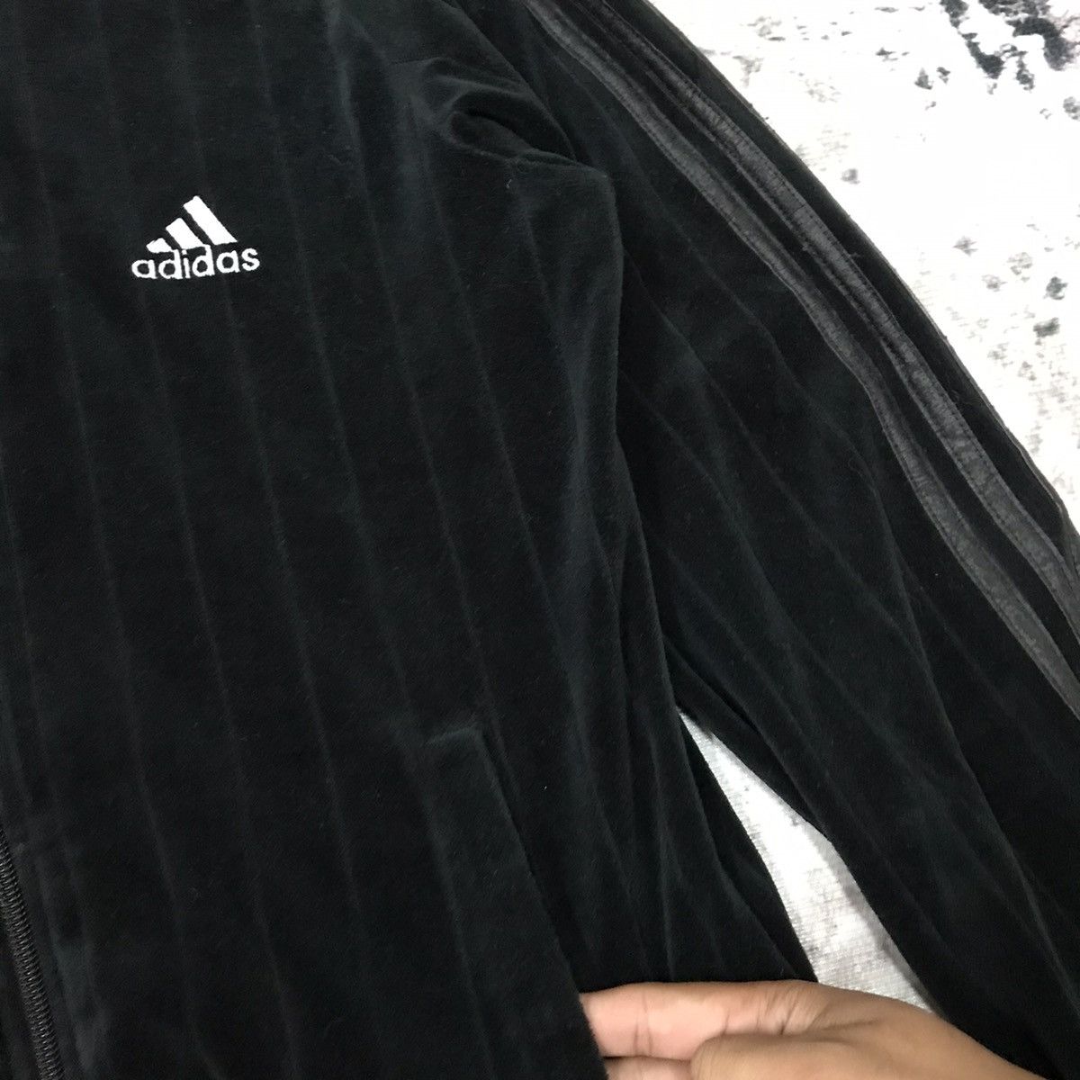 Adidas × Vintage Vintage Y2k Adidas Small Logo Velvet Sweater Size US S / EU 44-46 / 1 - 3 Thumbnail