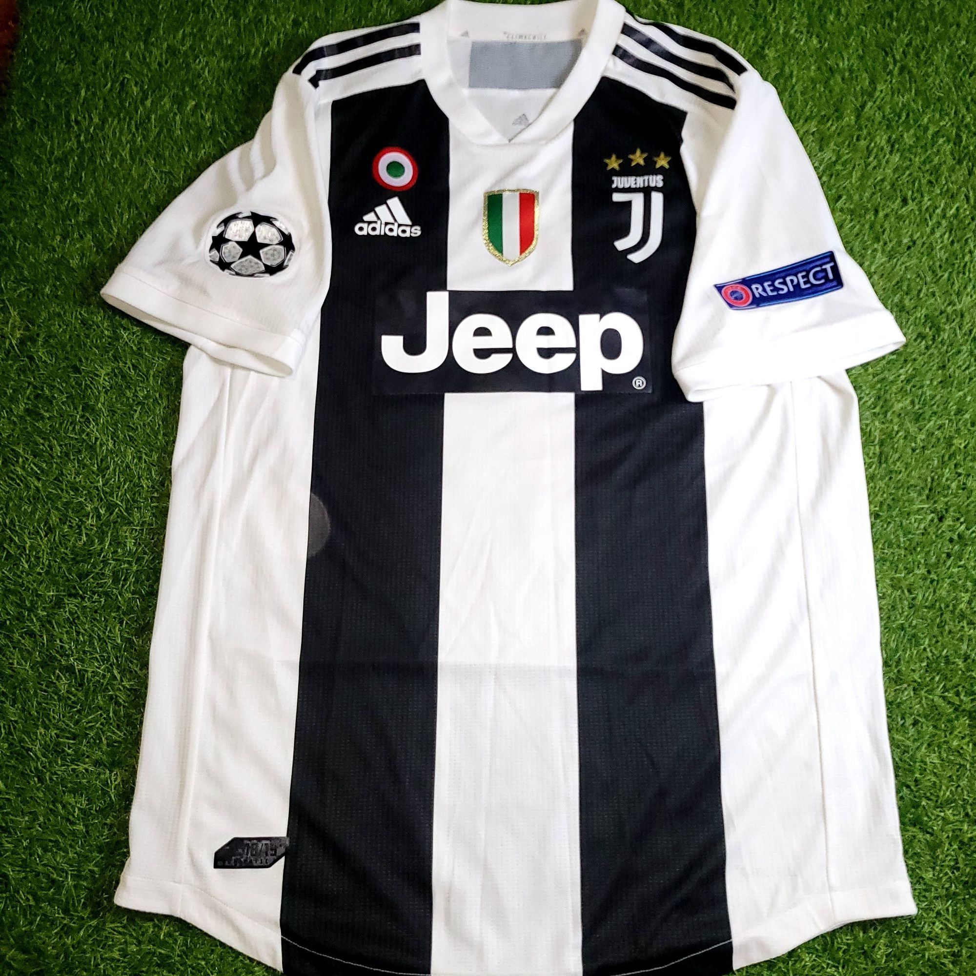 Adidas Ronaldo Juventus 2018 2019 UEFA Soccer Jersey L Size US L / EU 52-54 / 3 - 2 Thumbnail