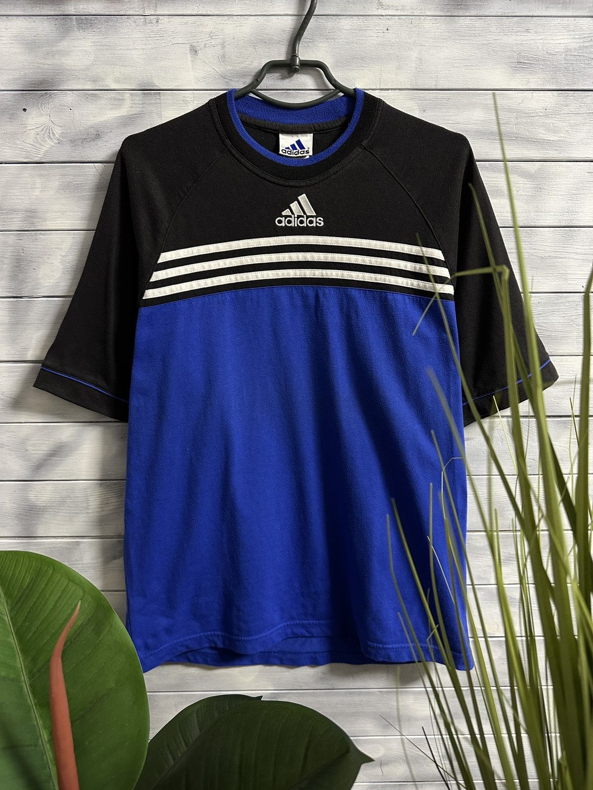 Adidas Rare Vintage T-Shirt Adidas Centr Logo Triples . Size US M / EU 48-50 / 2 - 1 Thumbnail