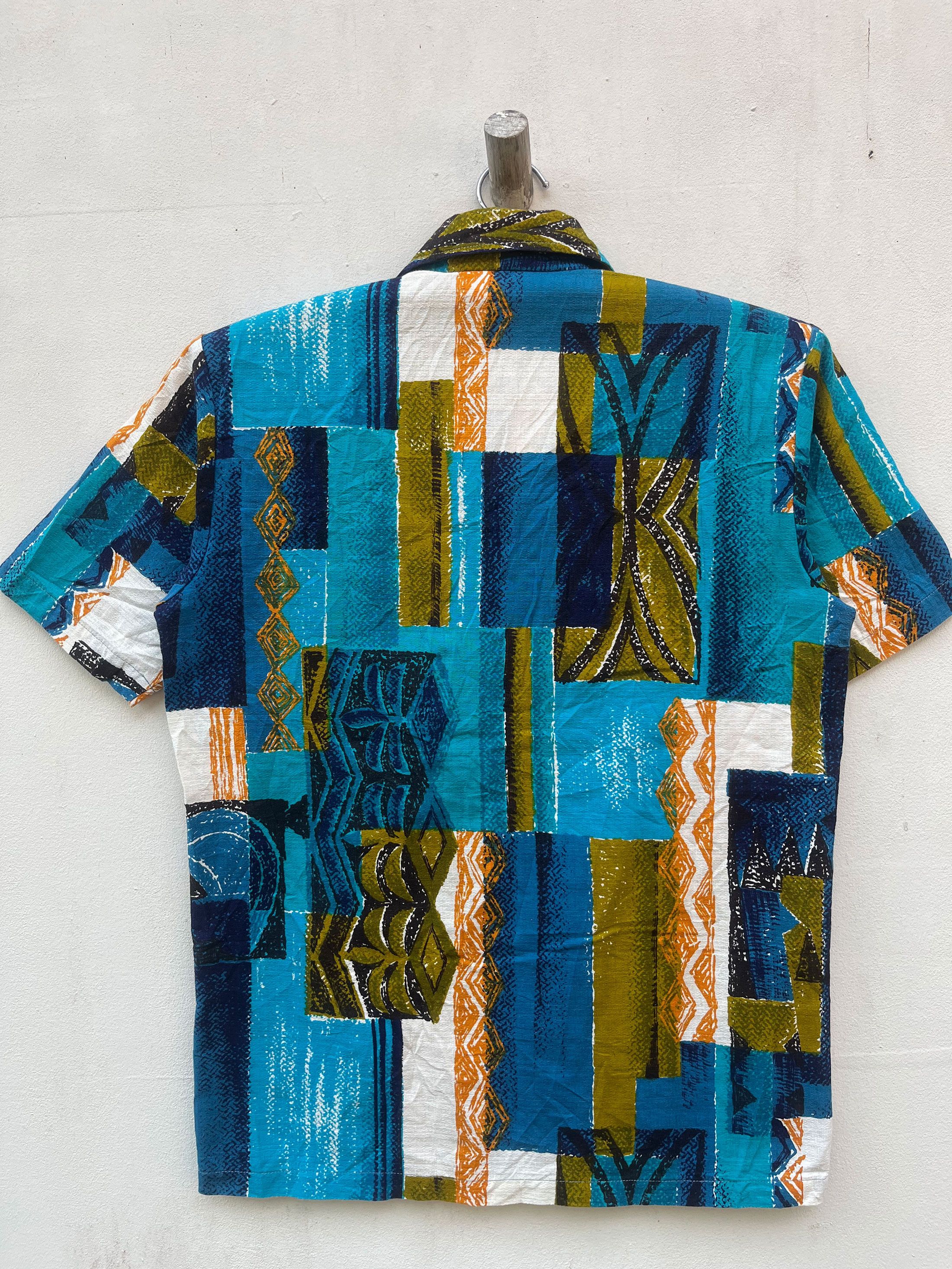 Japanese Brand Vintage Crown Hawaiian Aloha Hawaiian Full Printed 60s 70s Size US M / EU 48-50 / 2 - 5 Thumbnail
