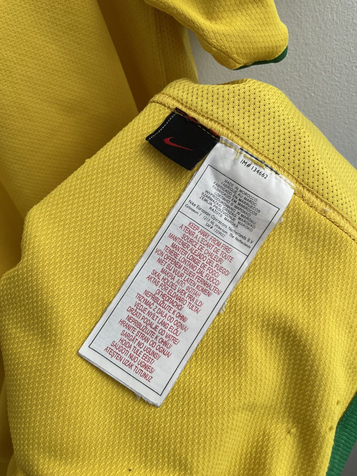 Nike Brazil 2006 2007 Home Football Shirt Soccer Jersey Nike Sz L Size US L / EU 52-54 / 3 - 11 Thumbnail