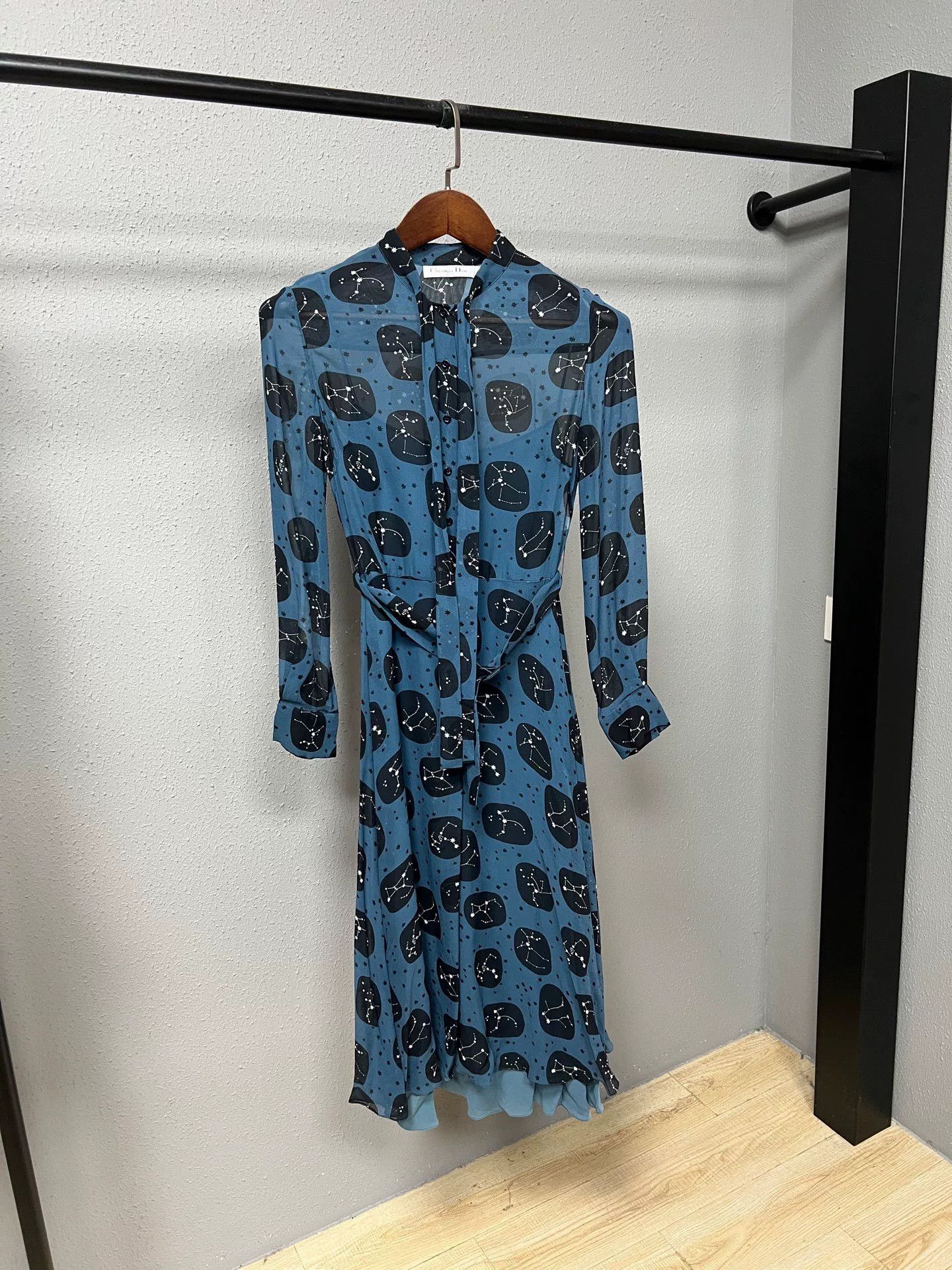 Dior dior embroidered shirt dress with celestial print Size US S / EU 44-46 / 1 - 1 Thumbnail