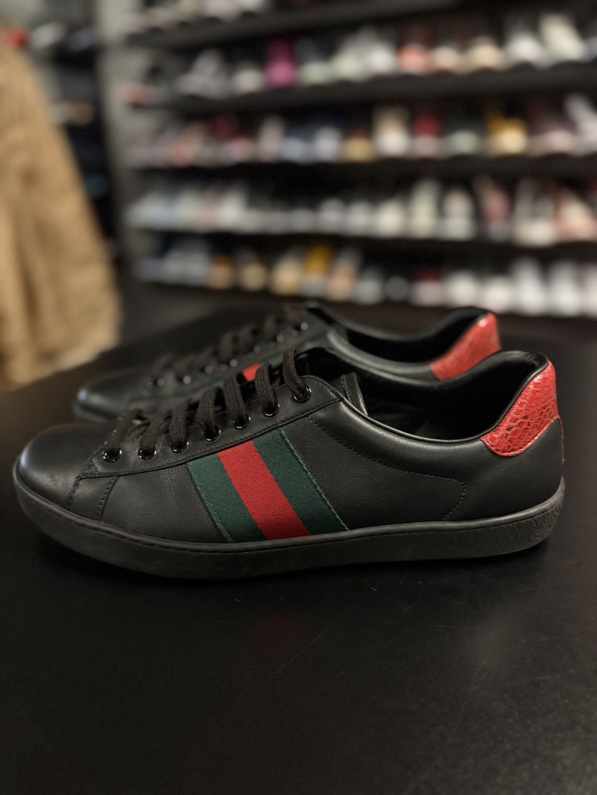 Gucci Gucci Low Top Men’s Sneakers Black Striped Logo 9G/9.5US Size US 9.5 / EU 42-43 - 4 Thumbnail