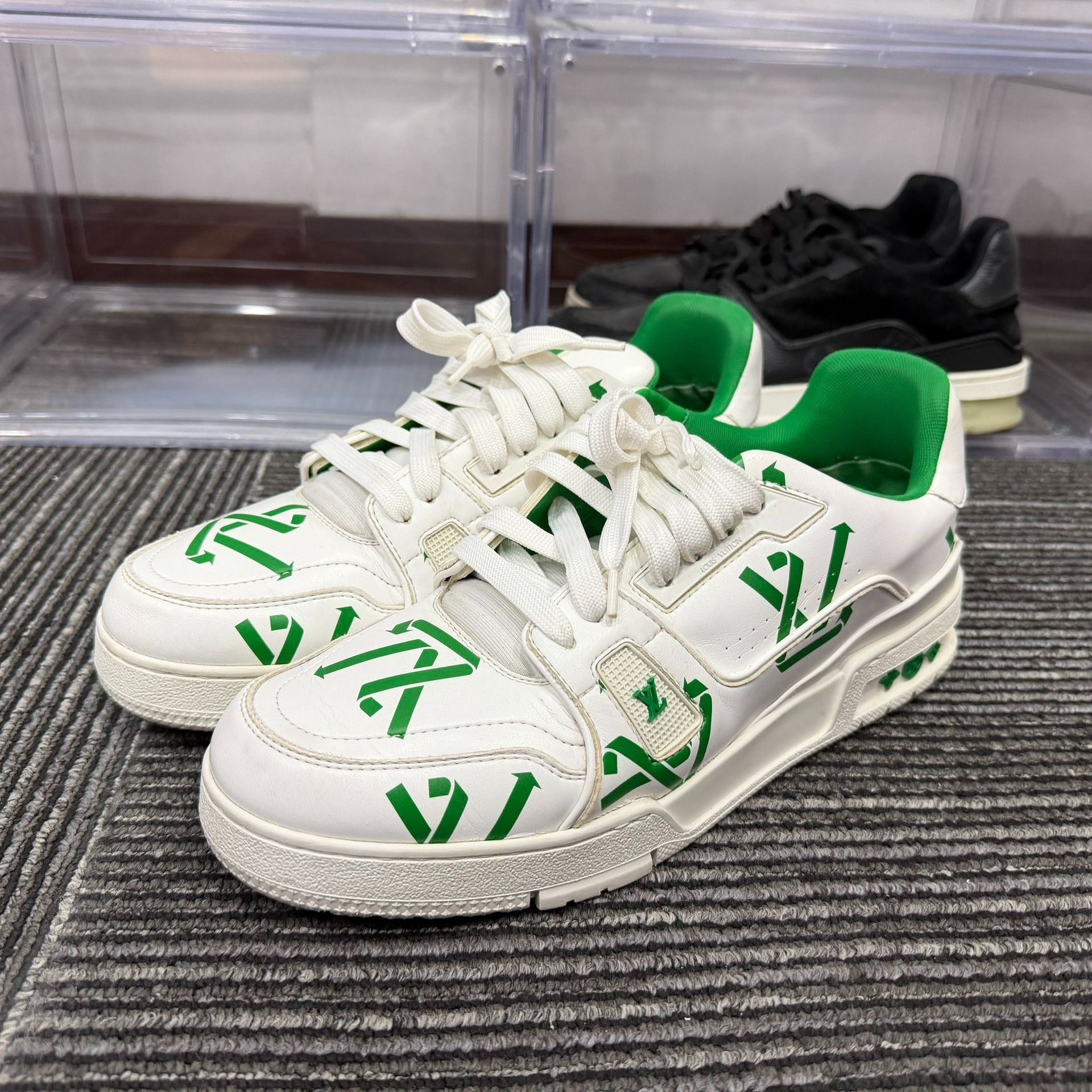 Louis Vuitton Louis Vuitton Training Green Lowtop Sneakers 8.5 Men Size US 8.5 / EU 41-42 - 1 Thumbnail