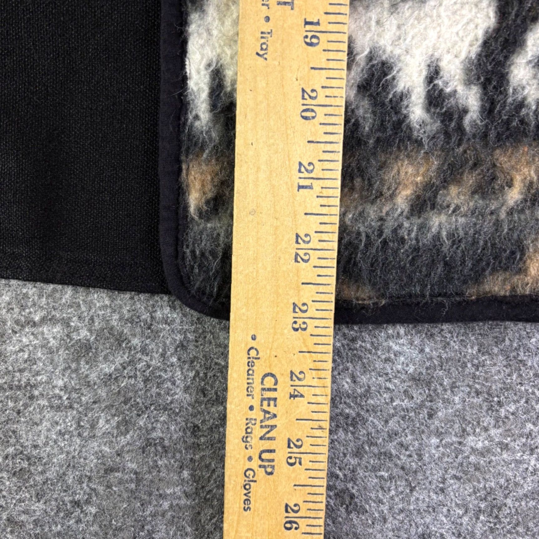 Vintage VINTAGE Unique Alpaca Animal Pattern Vest Black Tan White Graphic Print Sleeveless Wool Fleece Beaded Collarless Unlined Size M / US 6-8 / IT 42-44 - 4 Thumbnail