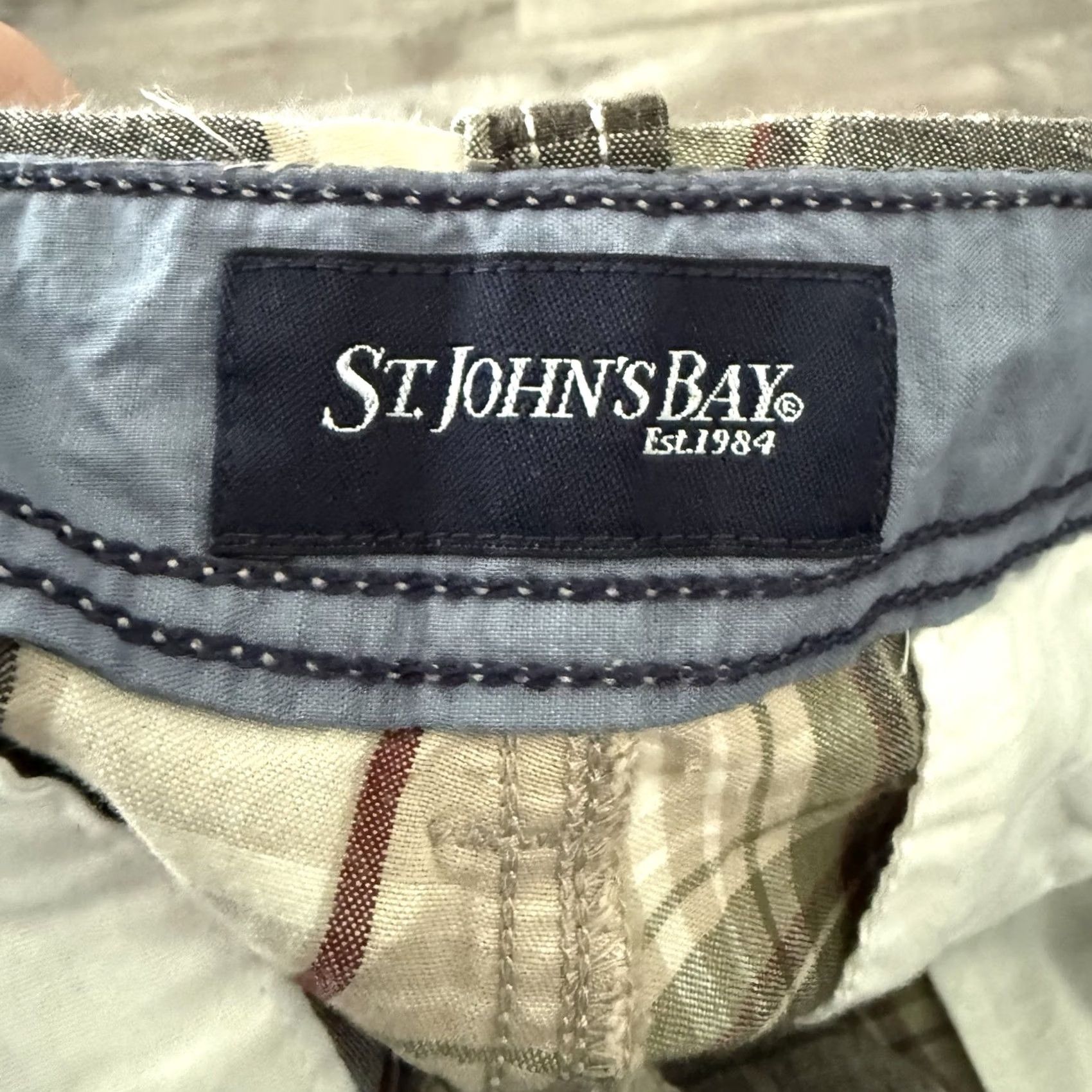 Vintage St John's Bay Madras Cargo Shorts Mens 38 Brown Plaid 100% Cotton NEW Regular Fit Flat Front Cargo Pocket Casual Summer Women? Mens Size US 38 / EU 54 - 2 Thumbnail