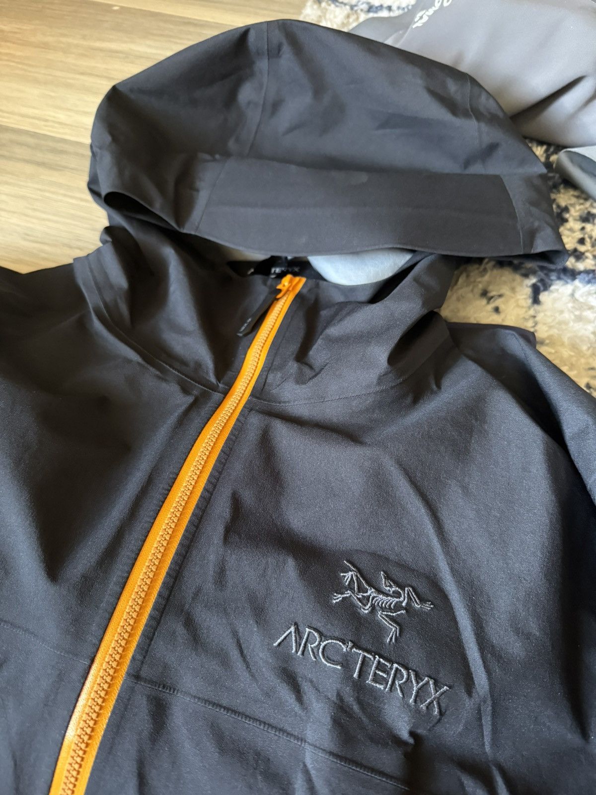 Arc'teryx Arc’teryx Beta Jacket Black/Gold 2022 Size US M / EU 48-50 / 2 - 2 Thumbnail
