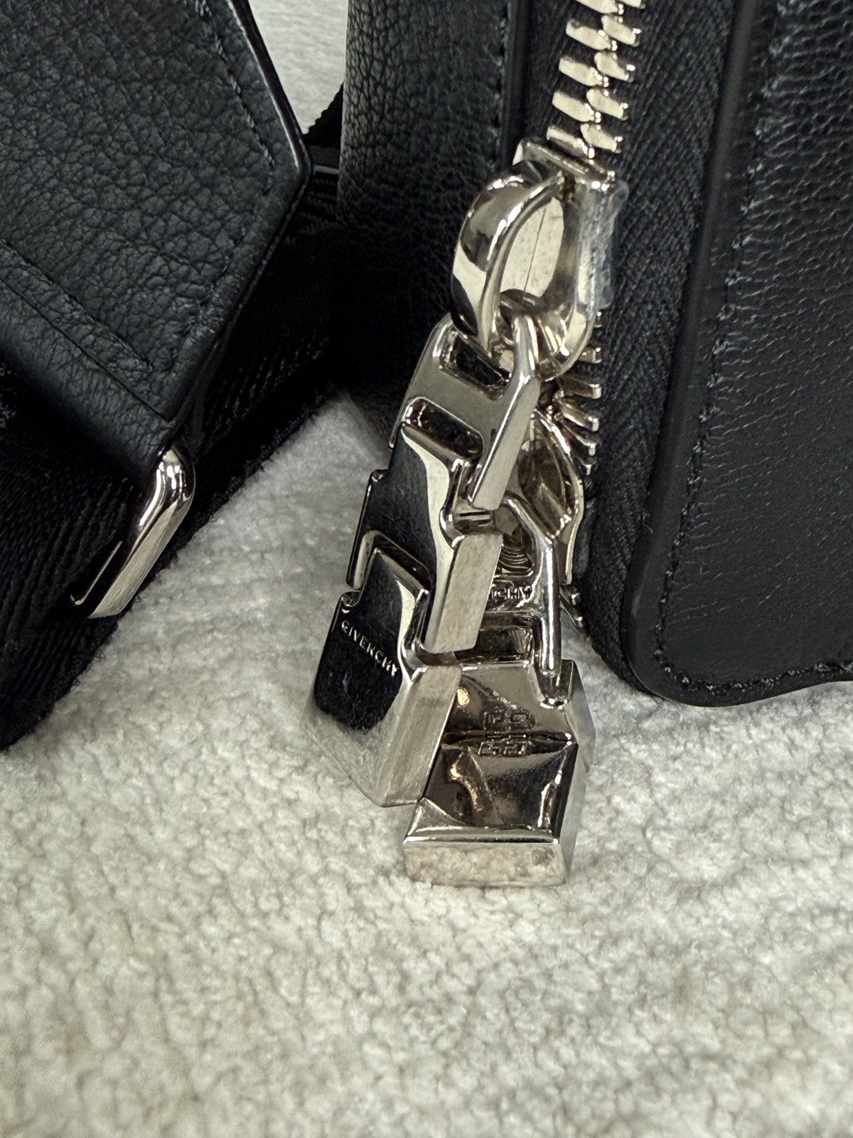 Givenchy Givenchy Antigona Leather Crossbody Bag Size ONE SIZE - 6 Thumbnail