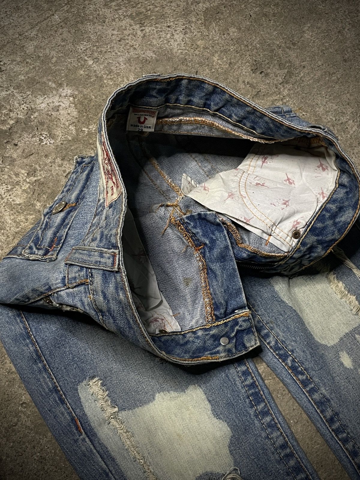 True Religion 2000’s True Religion - Distressed Flared Pants Size US 29 - 13 Thumbnail