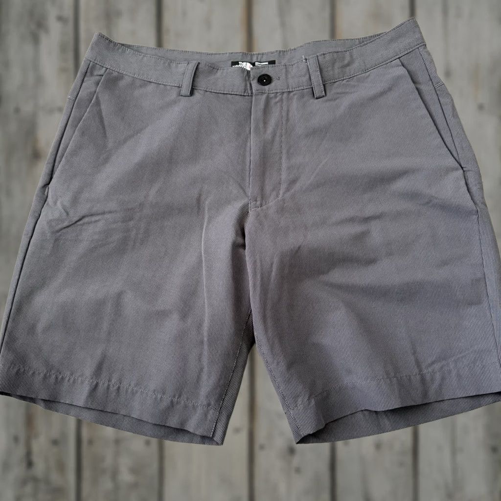 The North Face The North Face Shorts Mens 36 Gray Outdoor Hiking Lightweight Nylon Spandex Quick Dry 9in Inseam Chino Slash Pocket Regular Size US 36 / EU 52 - 1 Thumbnail