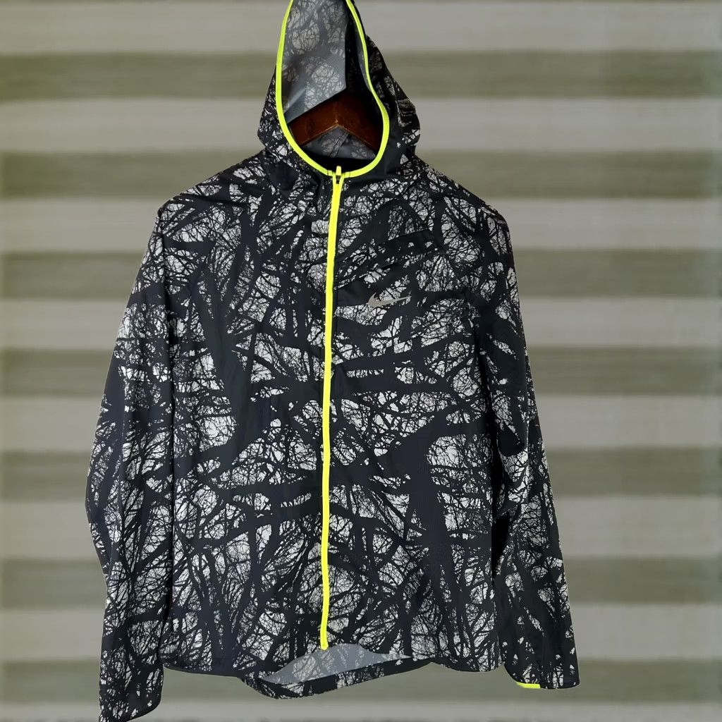 Nike VINTAGE NIKE Womens Black Camo Full Zip Enchanted Impossibly Light Running Jacket Medium Size M / US 6-8 / IT 42-44 - 1 Thumbnail