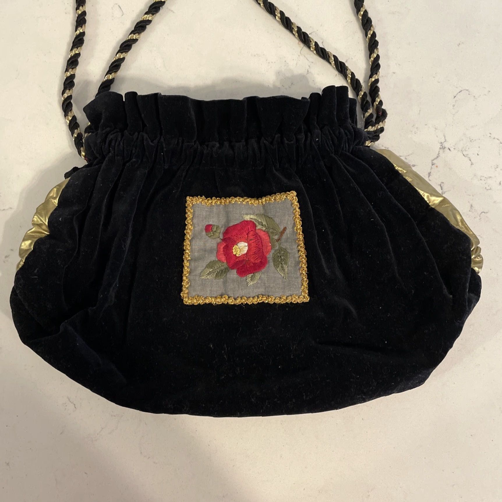 Velvet VINTAGE Black Velvet Gold Detail Red Floral Embroidery Drawstring Pouch Purse Bag Size ONE SIZE - 3 Thumbnail