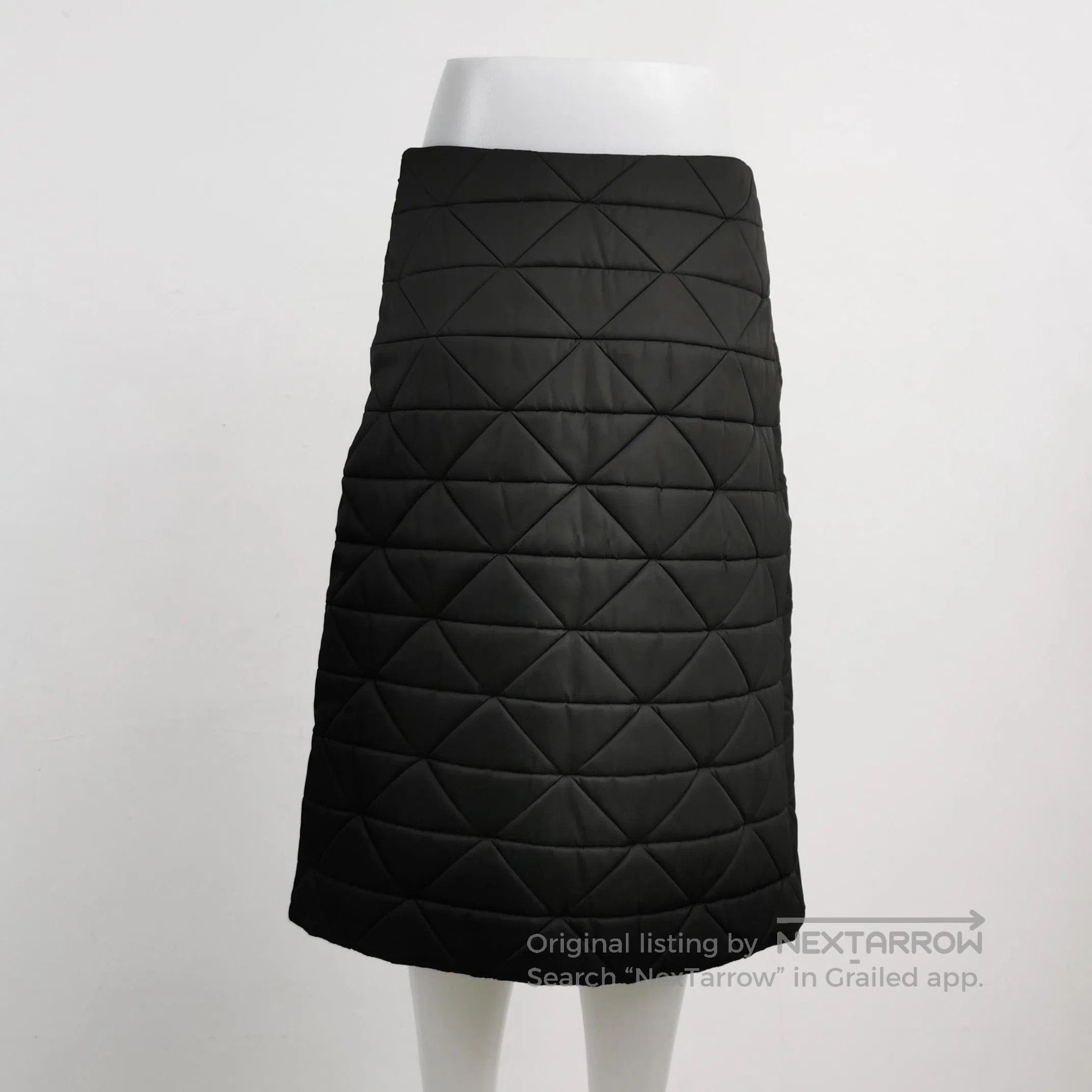 Prada Prada Solid Color Quilted Midi Skirt . Size 24" / US 00 / IT 34 - 2 Thumbnail