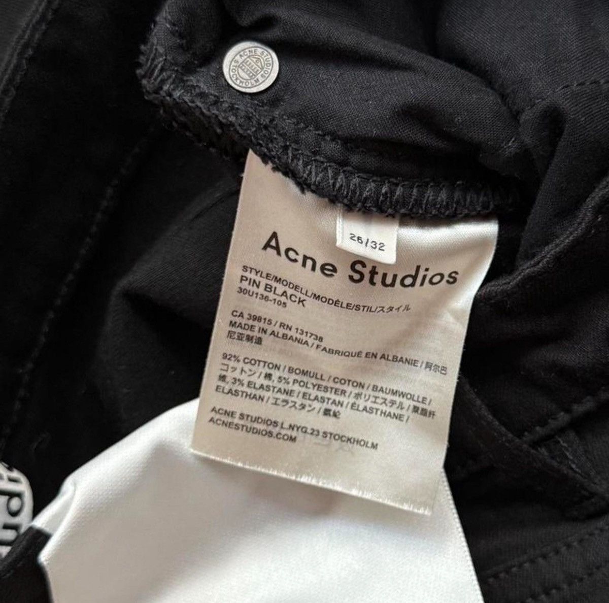 Acne Studios Acne Studios black high-waisted pin black jeans 26/32 Size 26" / US 2 / IT 38 - 4 Thumbnail