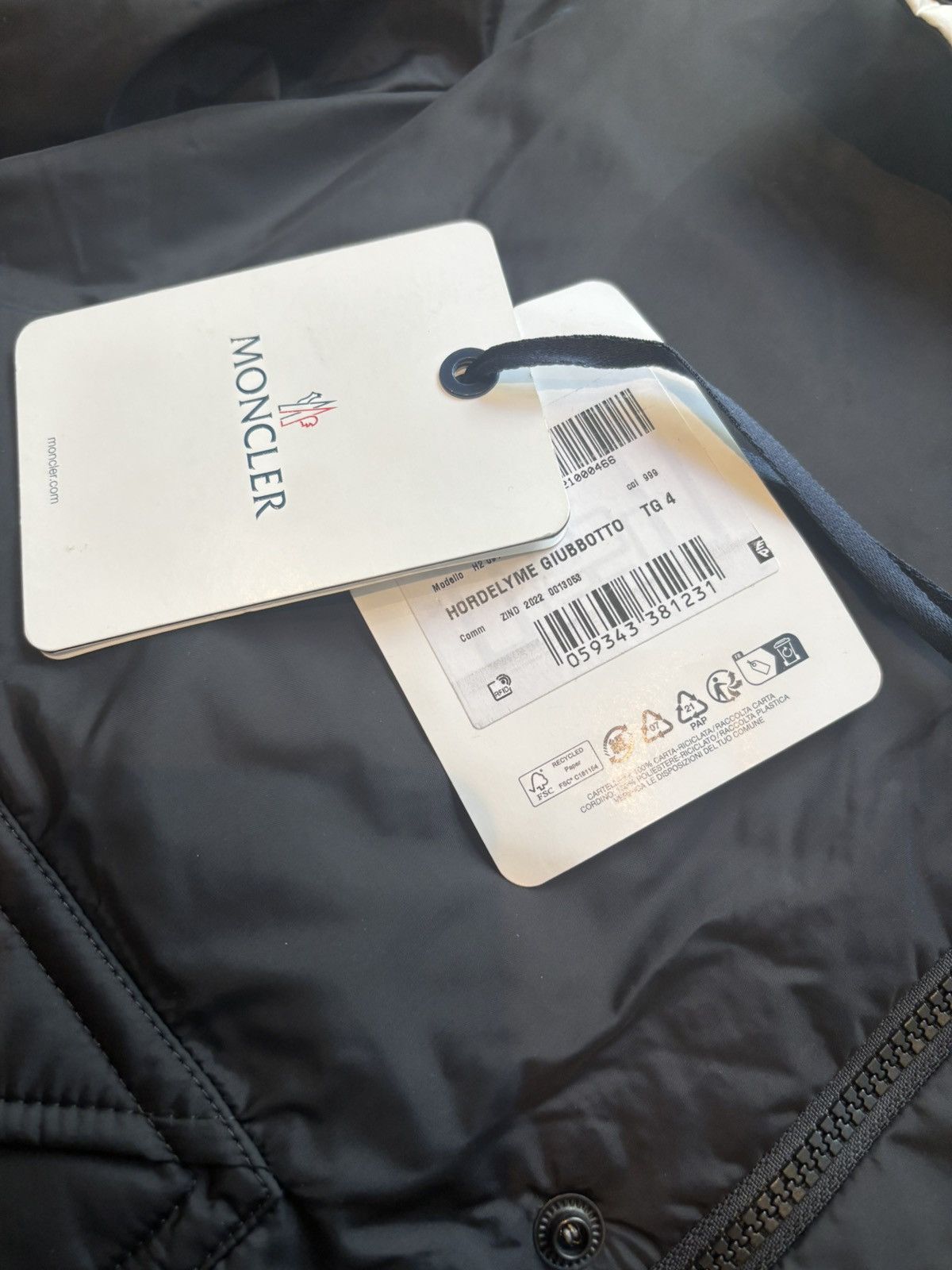 Moncler MONCLER REVERSIBLE PRINT HORDELYME GIUBBOTTO - SIZE 4 Size US XL / EU 56 / 4 - 3 Thumbnail