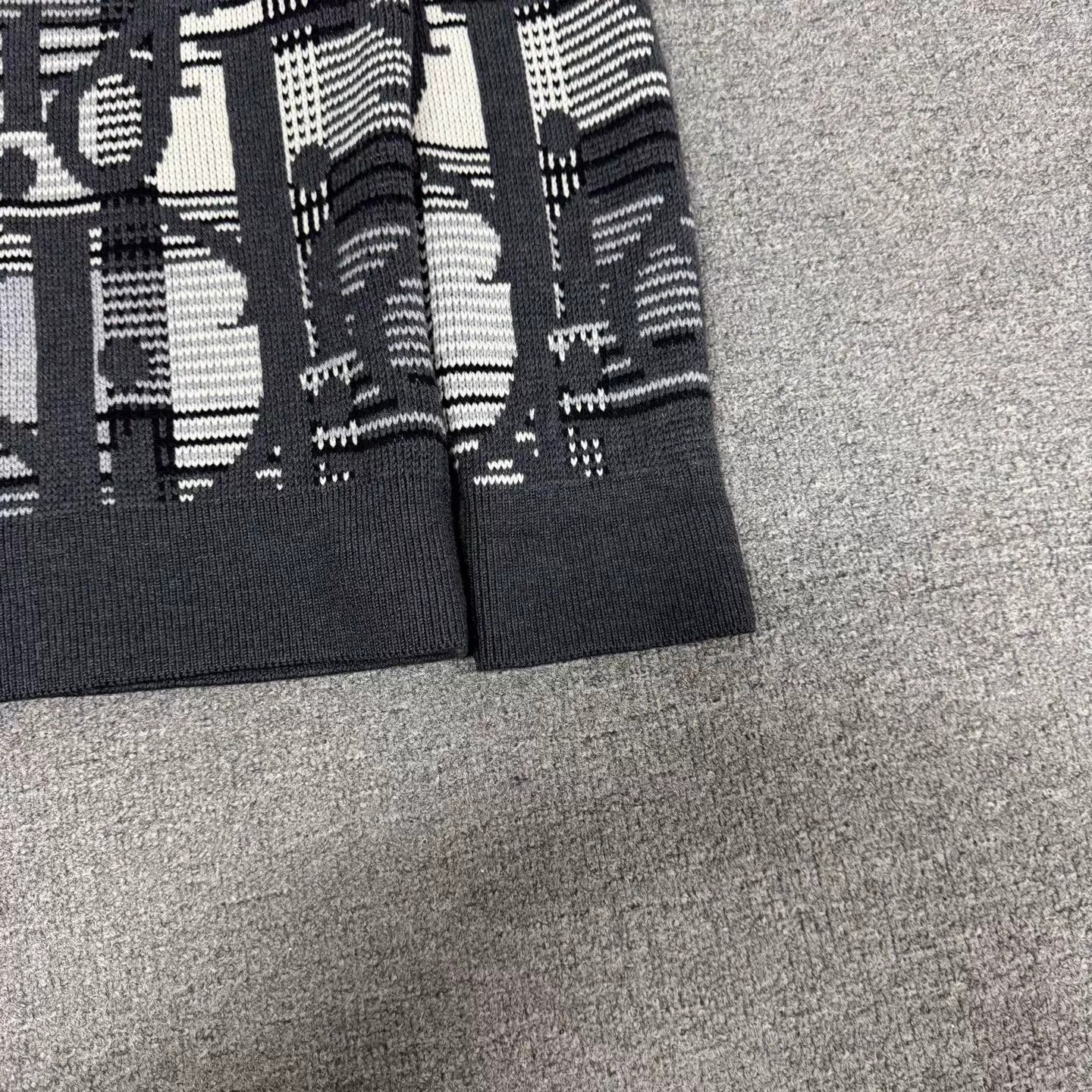 Dior Dior Oblique jacquard crew oversize knit S NWT Size US S / EU 44-46 / 1 - 5 Thumbnail