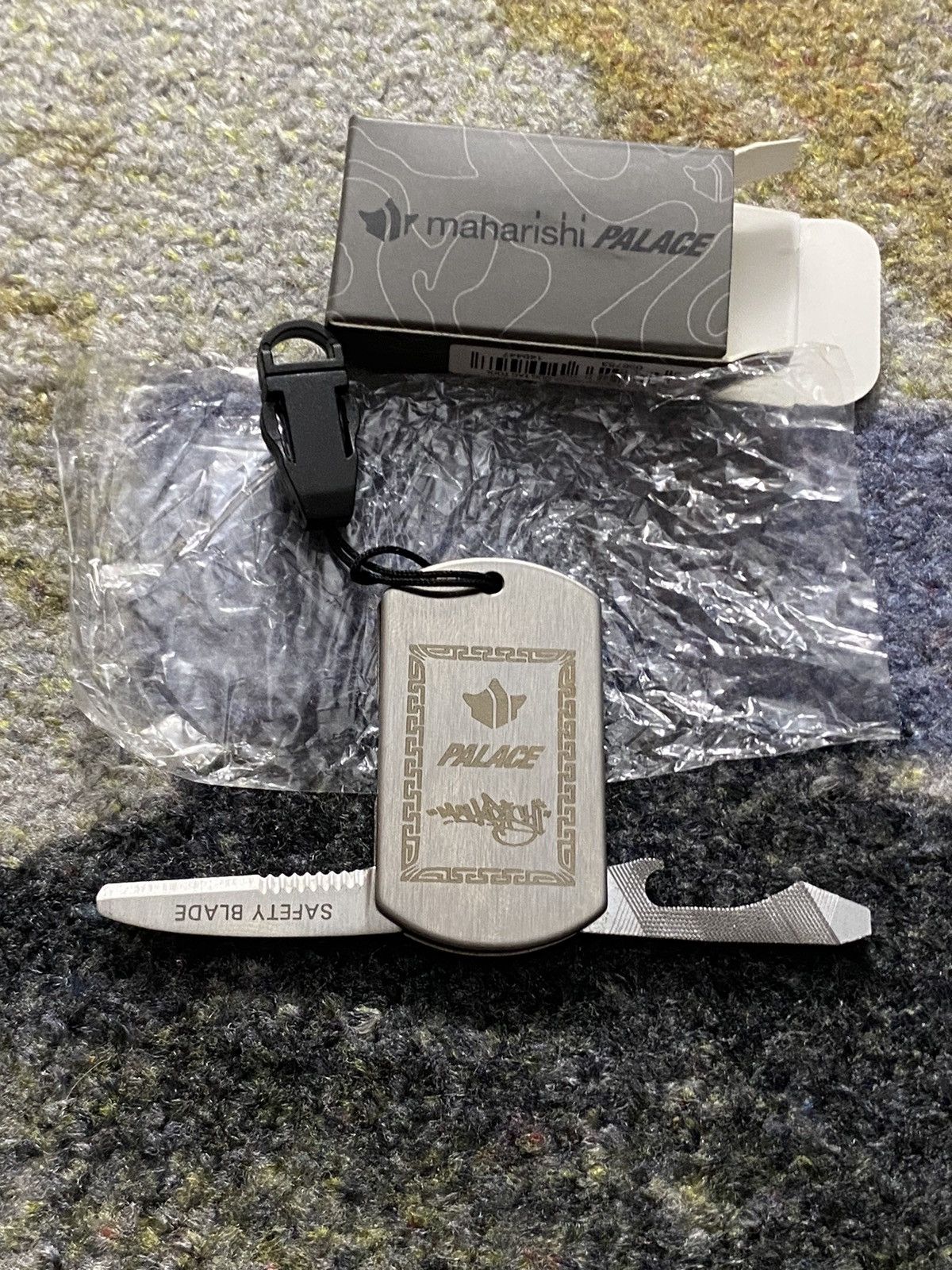 Maharishi × Palace Palace x Maharishi Dog Tag Tool (Knife / Bottle Opener) Size ONE SIZE - 2 Thumbnail