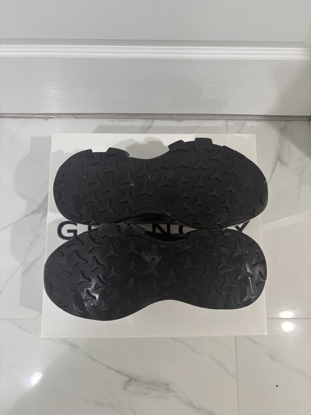 Givenchy Givenchy monumental mallow Size US 10 / EU 43 - 4 Thumbnail