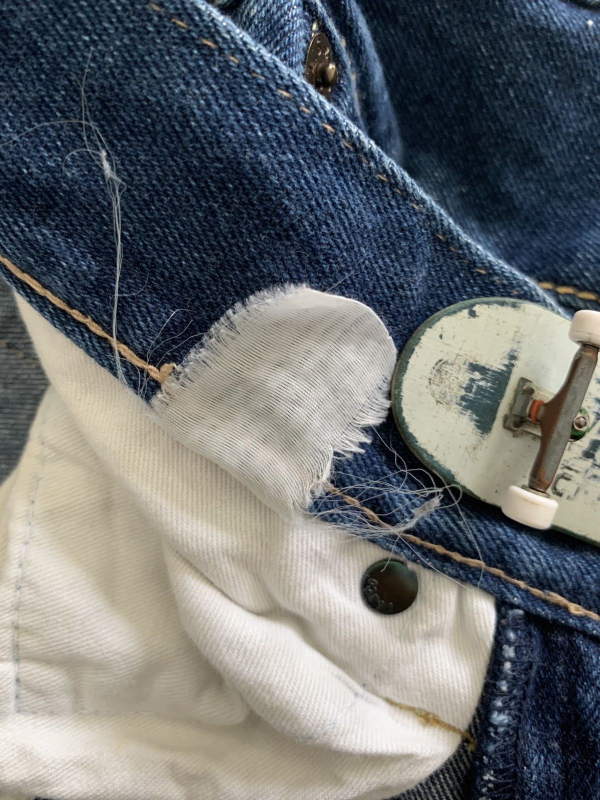 Levi's Vintage Clothing Vintage 90s Levi’s 902 Buckle Back Baggy Jeans Size US 30 / EU 46 - 8 Thumbnail