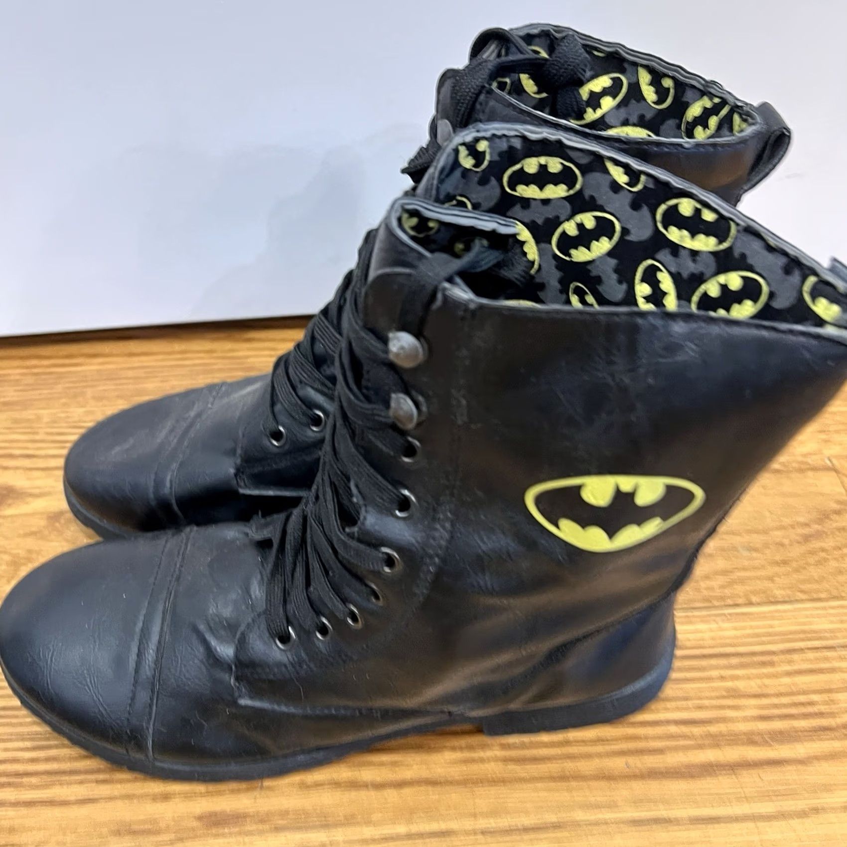 Vintage Batman Emblem Boots Ladies 11 Canvas Lace-Up Ankle Black Yellow Combat Style Shoes Size US 11 / IT 41 - 3 Thumbnail